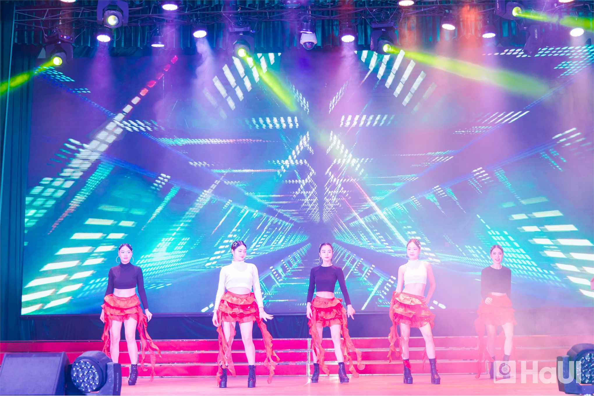 Đồng hành cùng sinh viên: HaUI tổng kết công tác sinh viên năm 2025, trao học bổng Nguyễn Thanh Bình và quà Tết 2026