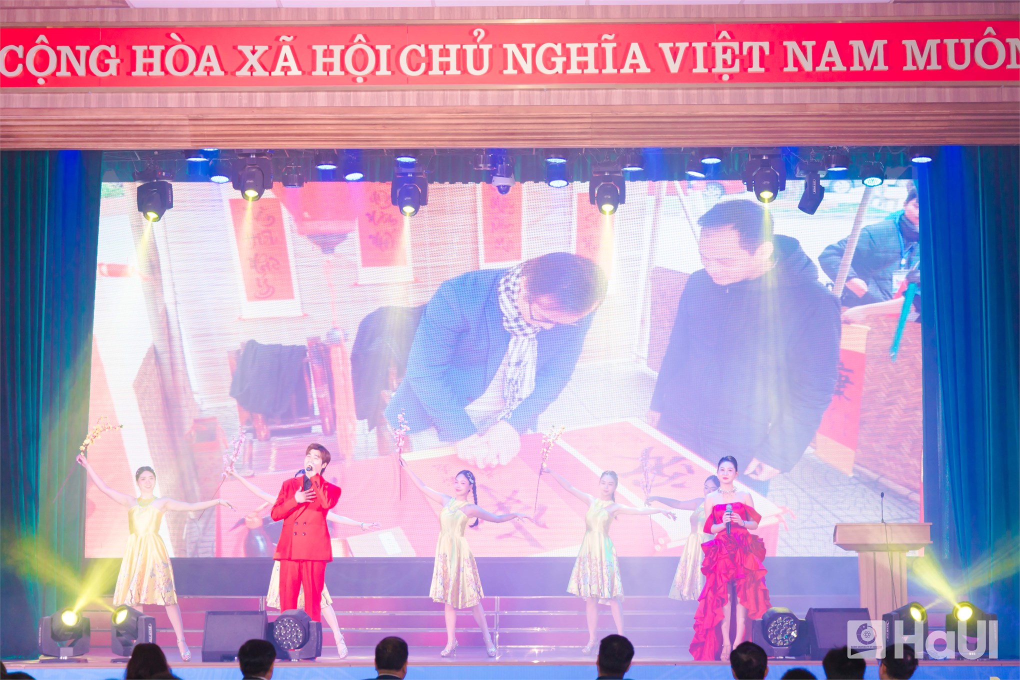 Đồng hành cùng sinh viên: HaUI tổng kết công tác sinh viên năm 2025, trao học bổng Nguyễn Thanh Bình và quà Tết 2026