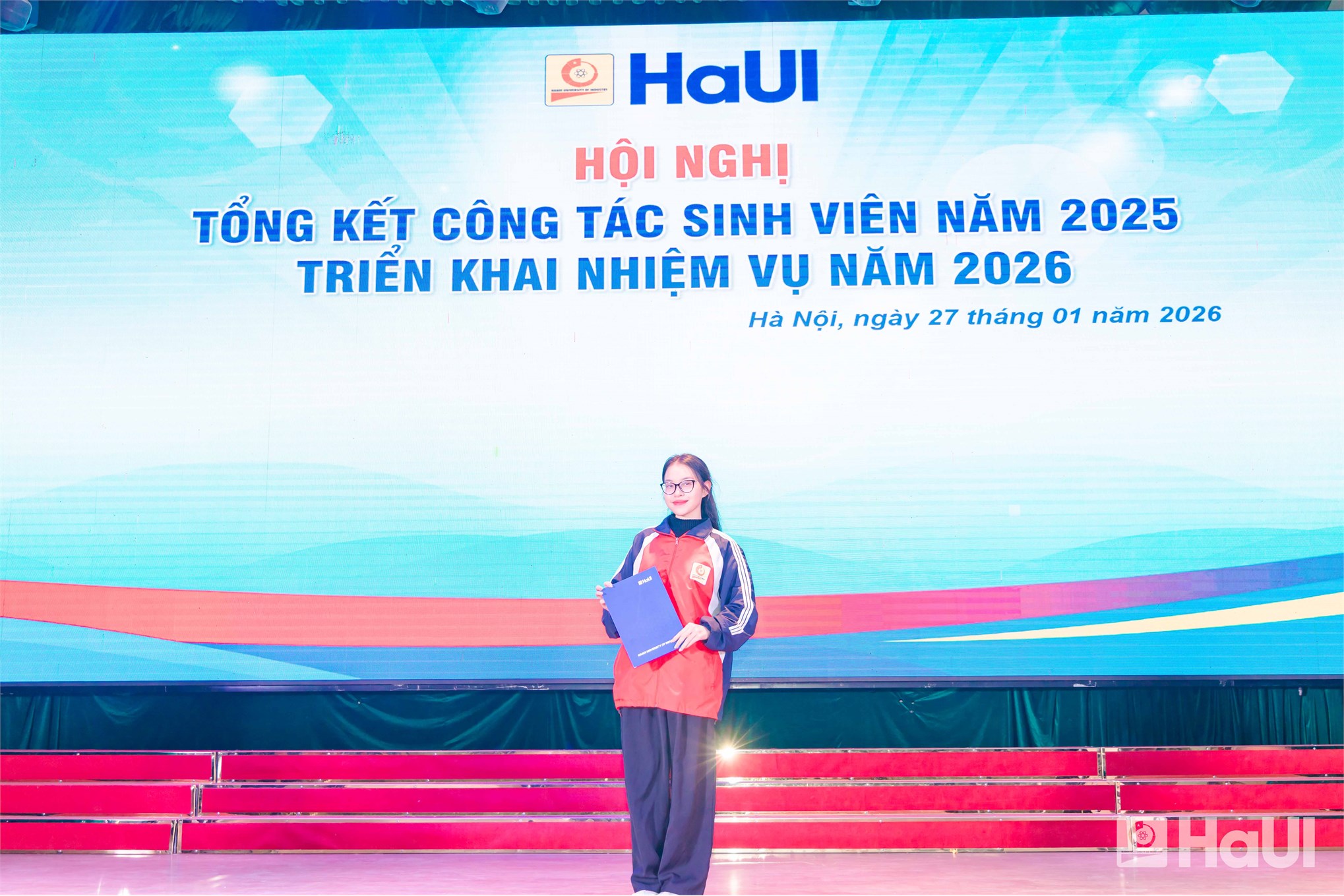 Đồng hành cùng sinh viên: HaUI tổng kết công tác sinh viên năm 2025, trao học bổng Nguyễn Thanh Bình và quà Tết 2026