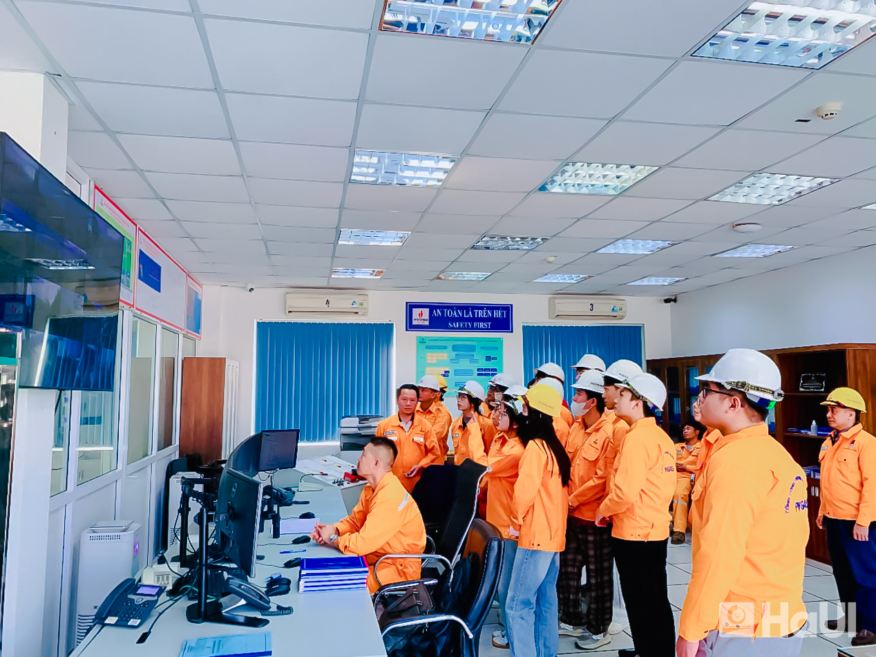 Sinh viên Kỹ thuật Hóa dầu HaUI trải nghiệm thực tế tại các công trình dầu khí trọng điểm
