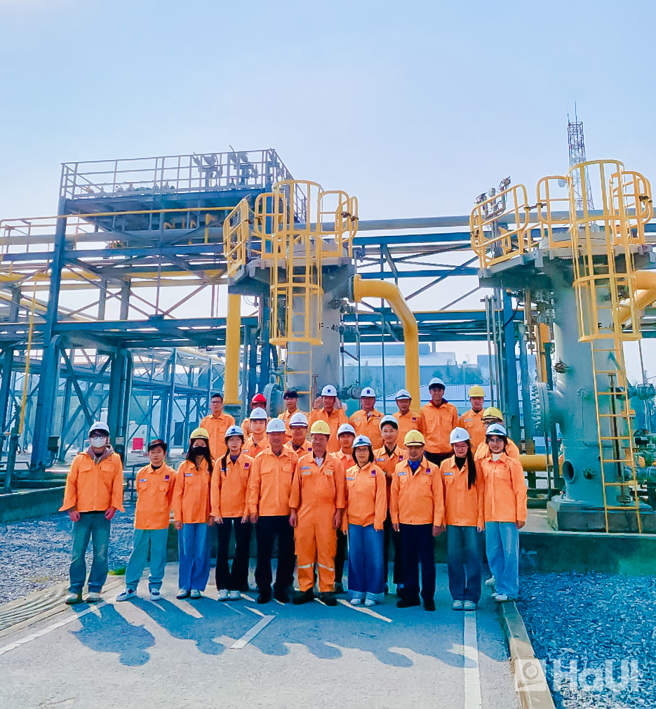 Sinh viên Kỹ thuật Hóa dầu HaUI trải nghiệm thực tế tại các công trình dầu khí trọng điểm