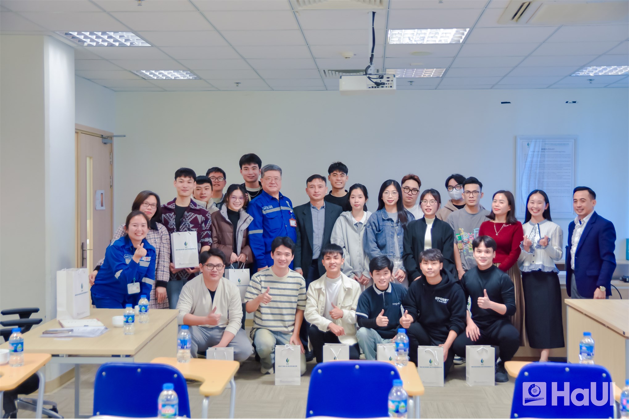 Sinh viên Kỹ thuật Hóa dầu HaUI trải nghiệm thực tế tại các công trình dầu khí trọng điểm