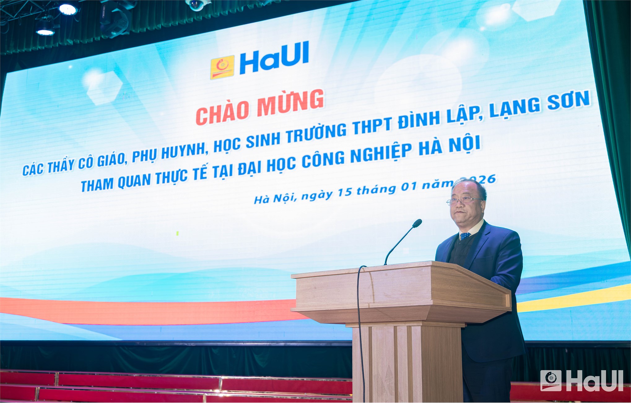 Experiencing University life helps Dinh Lap High School students shape their future paths