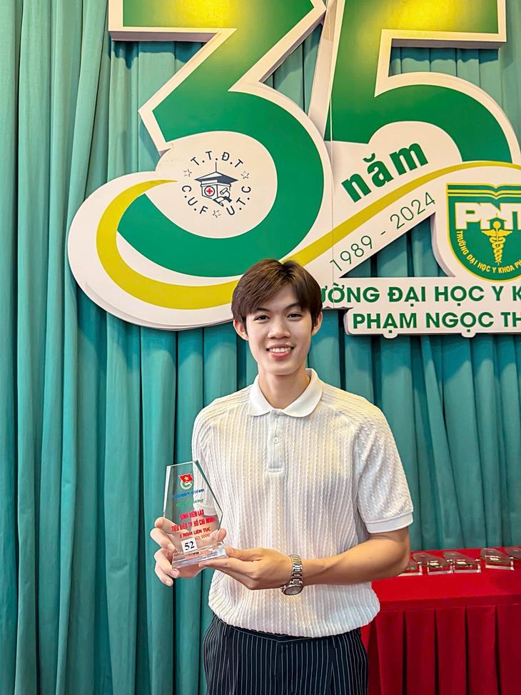 [tuoitre] Sinh viên quốc tế chọn giảng đường Việt Nam - Kỳ 4: Bất ngờ với học bài, chạy deadline ở quán cà phê