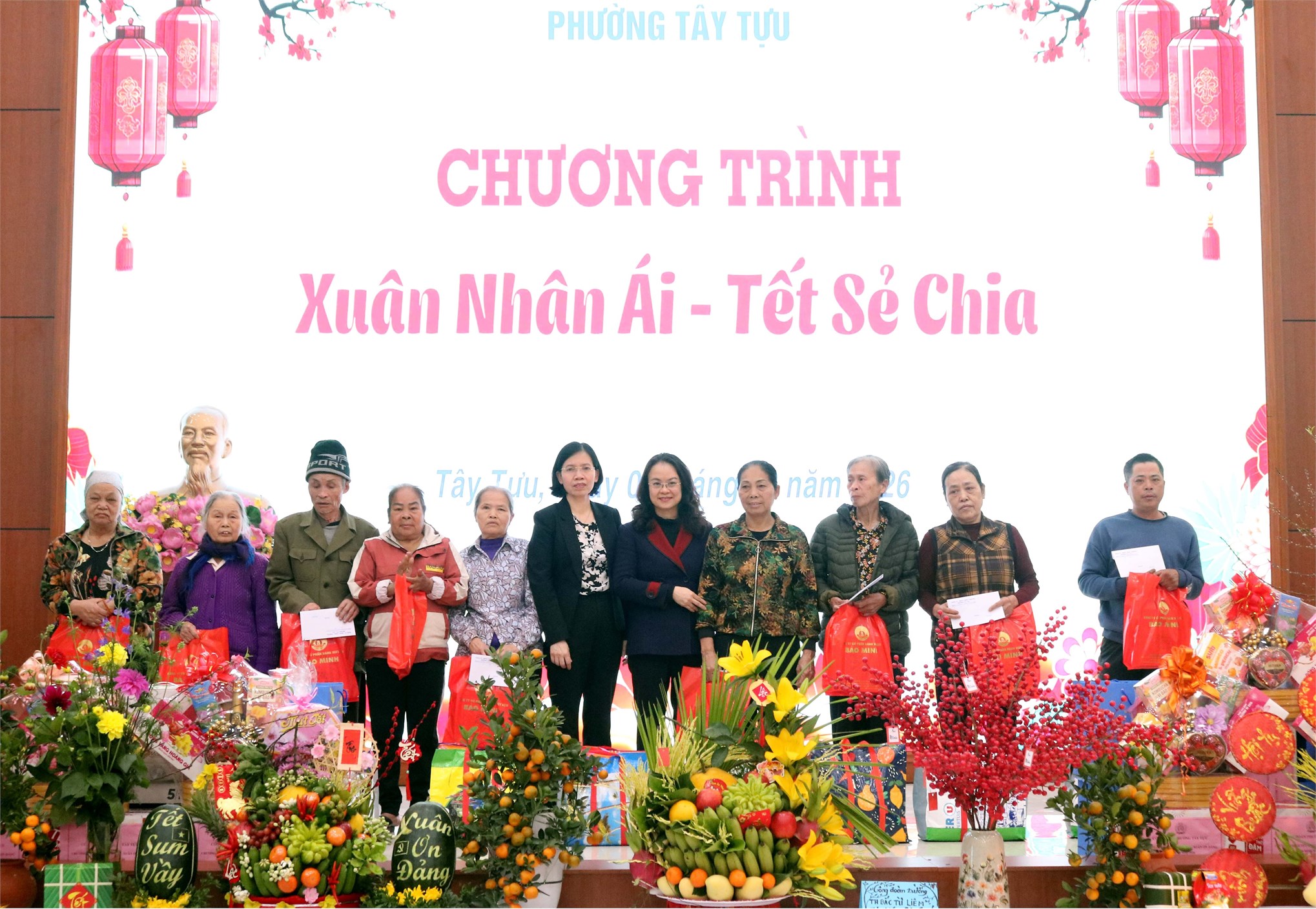 Công đoàn Đại học Công nghiệp Hà Nội lan tỏa yêu thương qua chương trình “Xuân nhân ái – Tết chia sẻ” tại Phường Tây Tựu