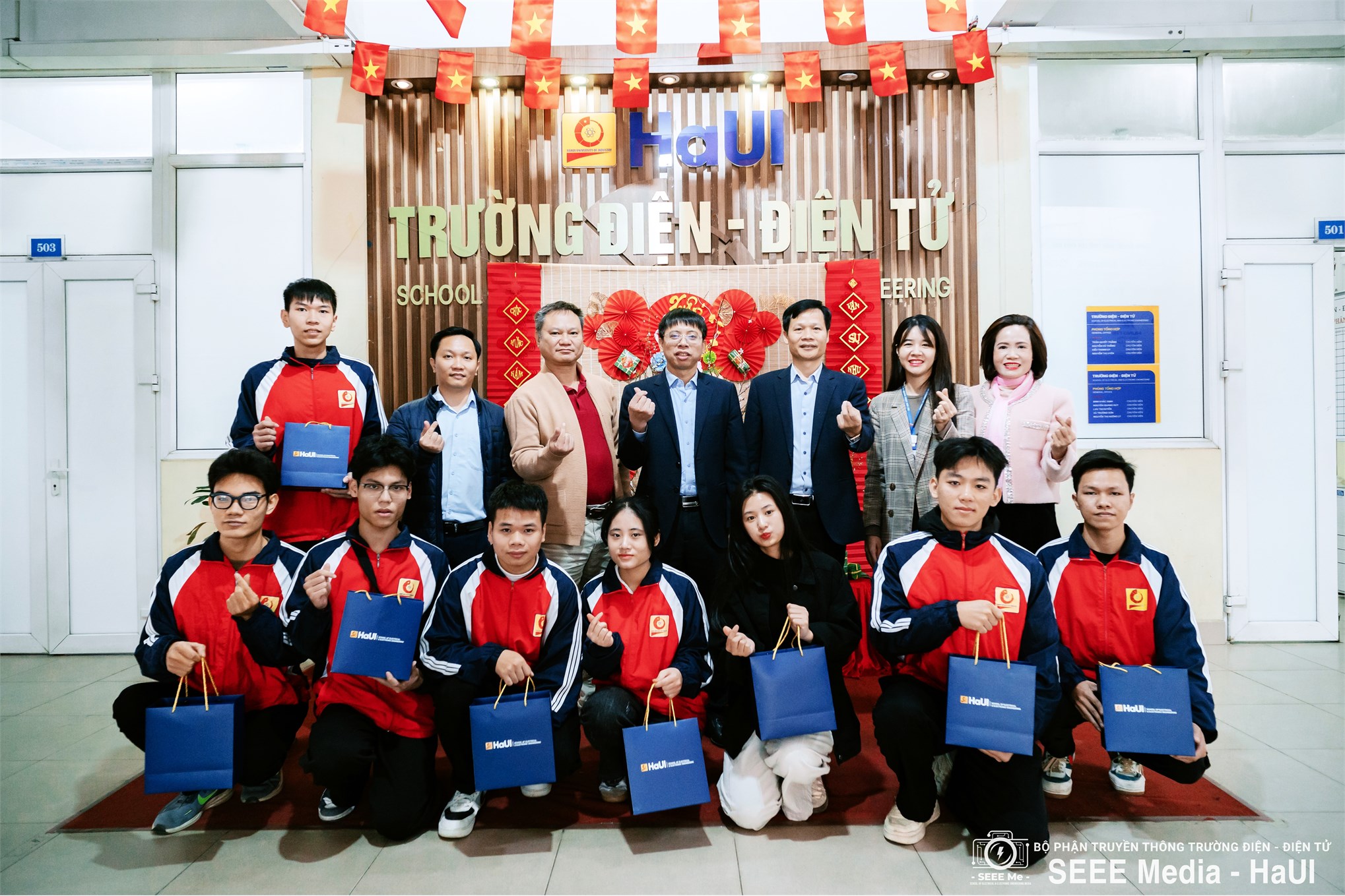 Vị thế mới, khí thế mới: Bản hòa ca Xuân ấm áp gõ cửa Đại học Công nghiệp Hà Nội