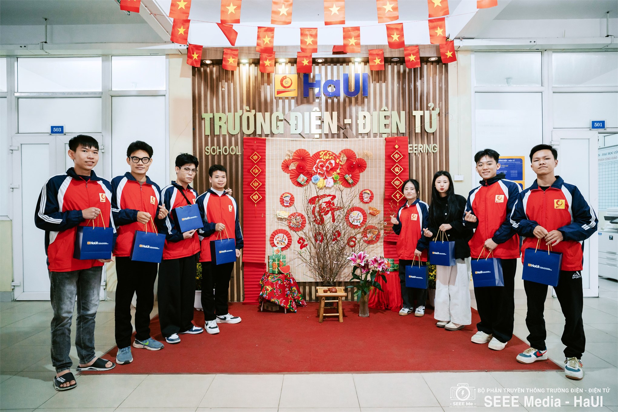 Vị thế mới, khí thế mới: Bản hòa ca Xuân ấm áp gõ cửa Đại học Công nghiệp Hà Nội