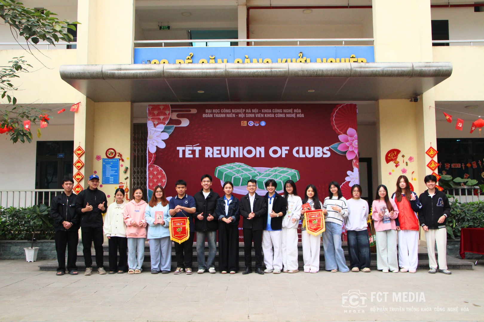 Vị thế mới, khí thế mới: Bản hòa ca Xuân ấm áp gõ cửa Đại học Công nghiệp Hà Nội