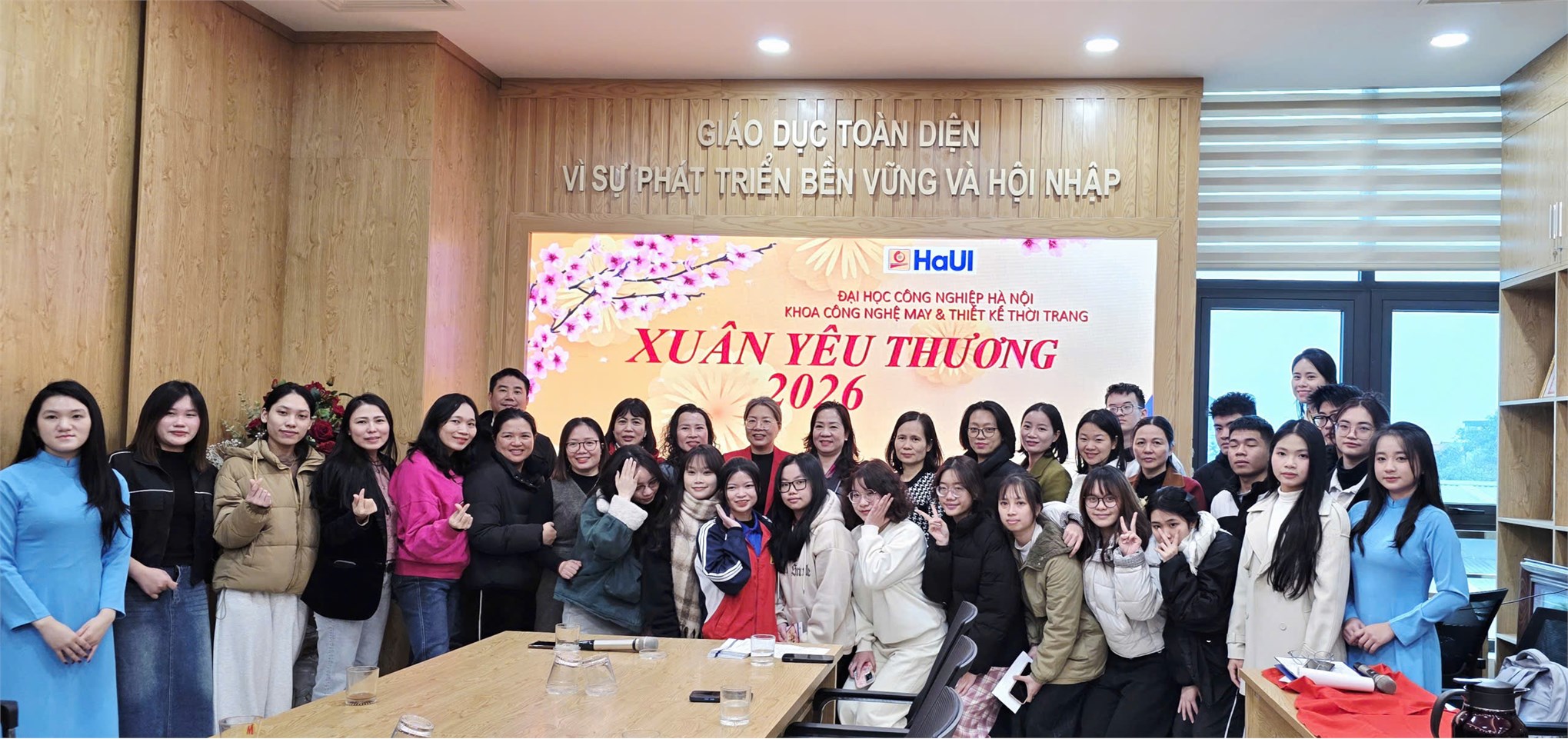 Vị thế mới, khí thế mới: Bản hòa ca Xuân ấm áp gõ cửa Đại học Công nghiệp Hà Nội