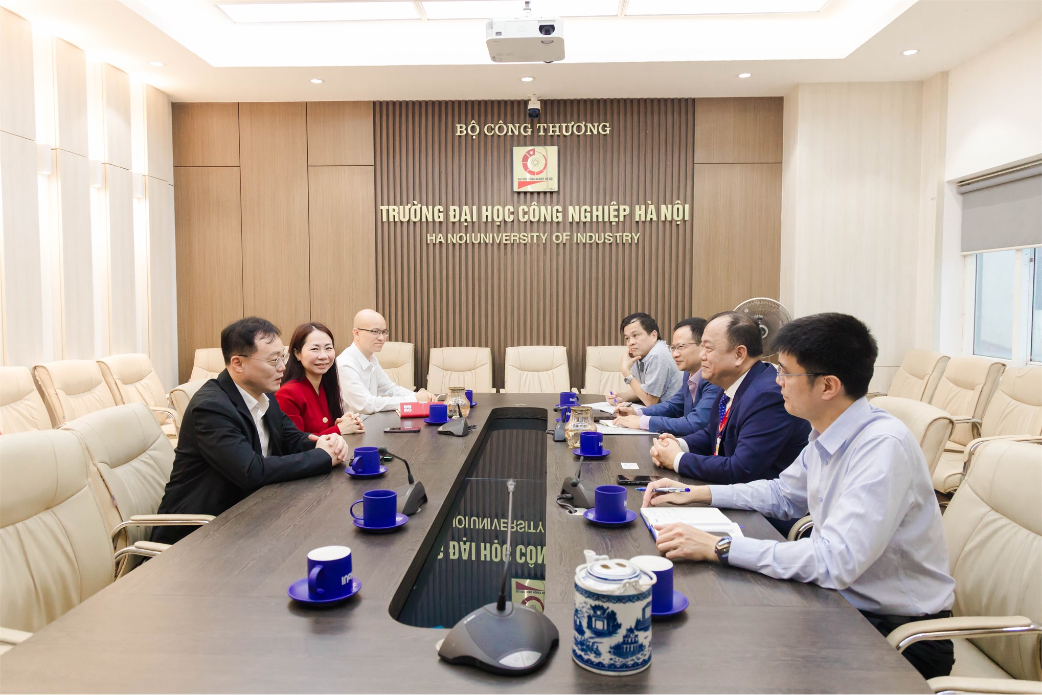 HaUI và Công ty TNHH Optrontec Vina: Nâng tầm hợp tác, hiện thực hóa trải nghiệm thực tế cho sinh viên