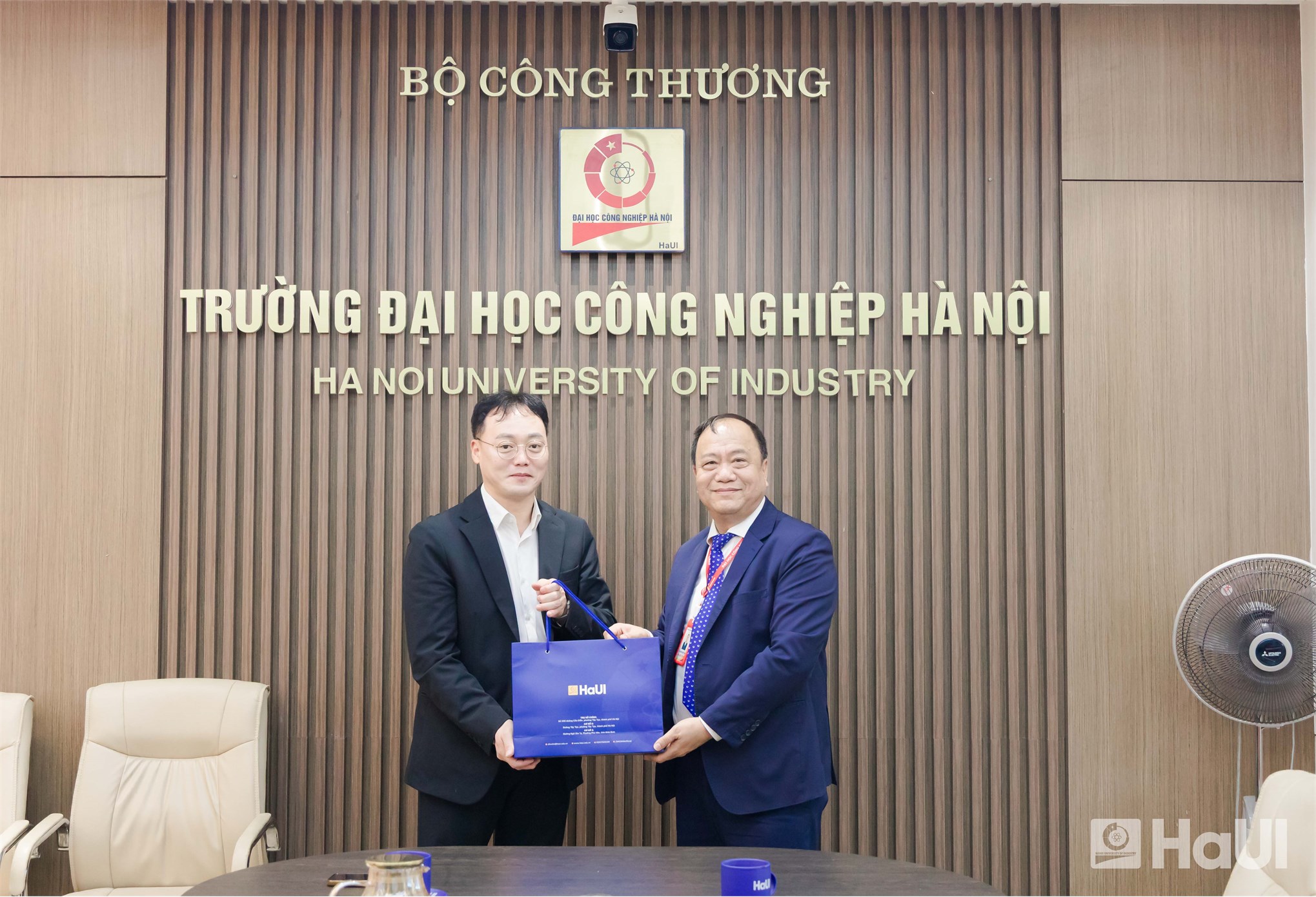 HaUI và Công ty TNHH Optrontec Vina: Nâng tầm hợp tác, hiện thực hóa trải nghiệm thực tế cho sinh viên