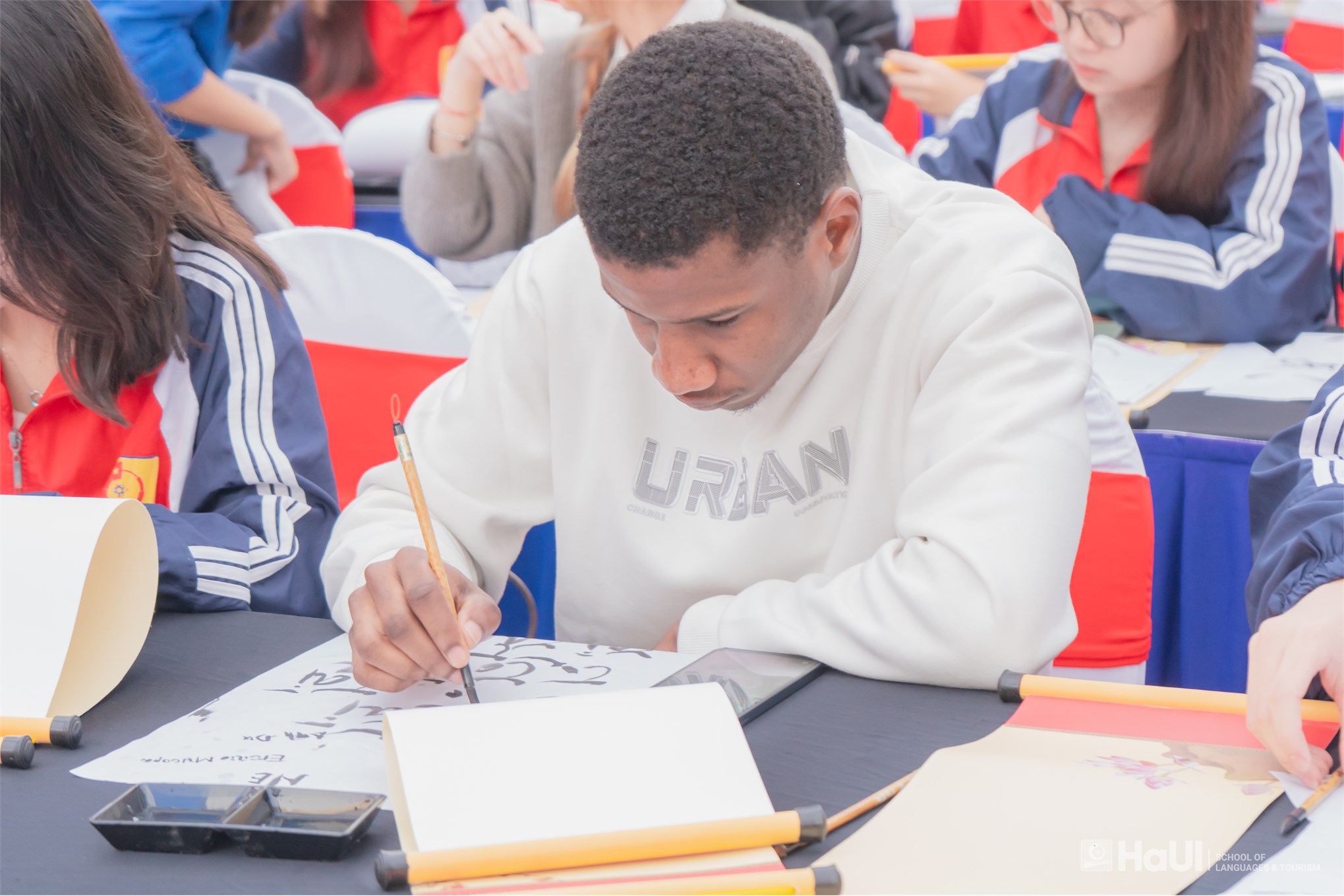 Nét chữ tài hoa 2026: Thông điệp bình an đầu xuân