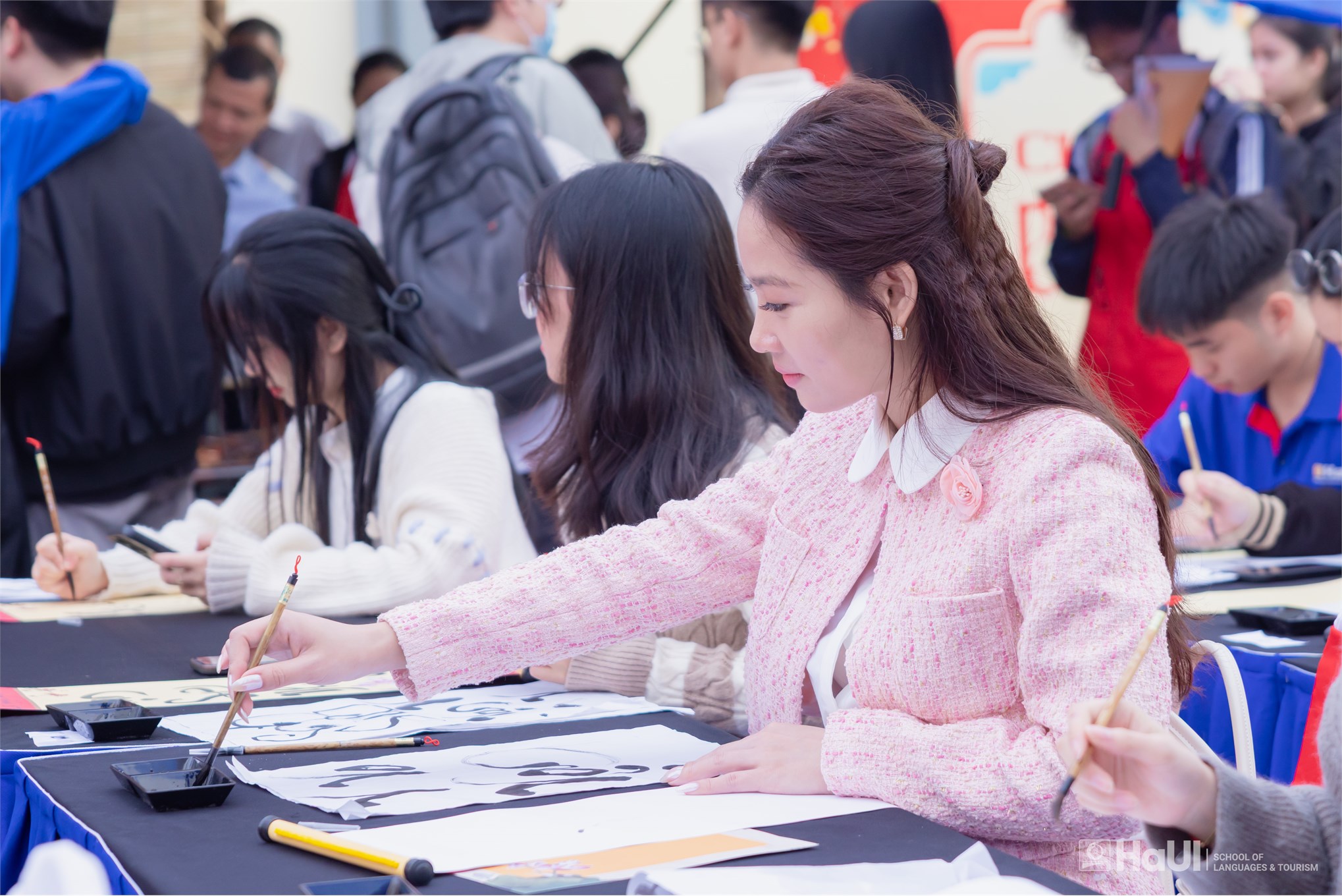 Nét chữ tài hoa 2026: Thông điệp bình an đầu xuân