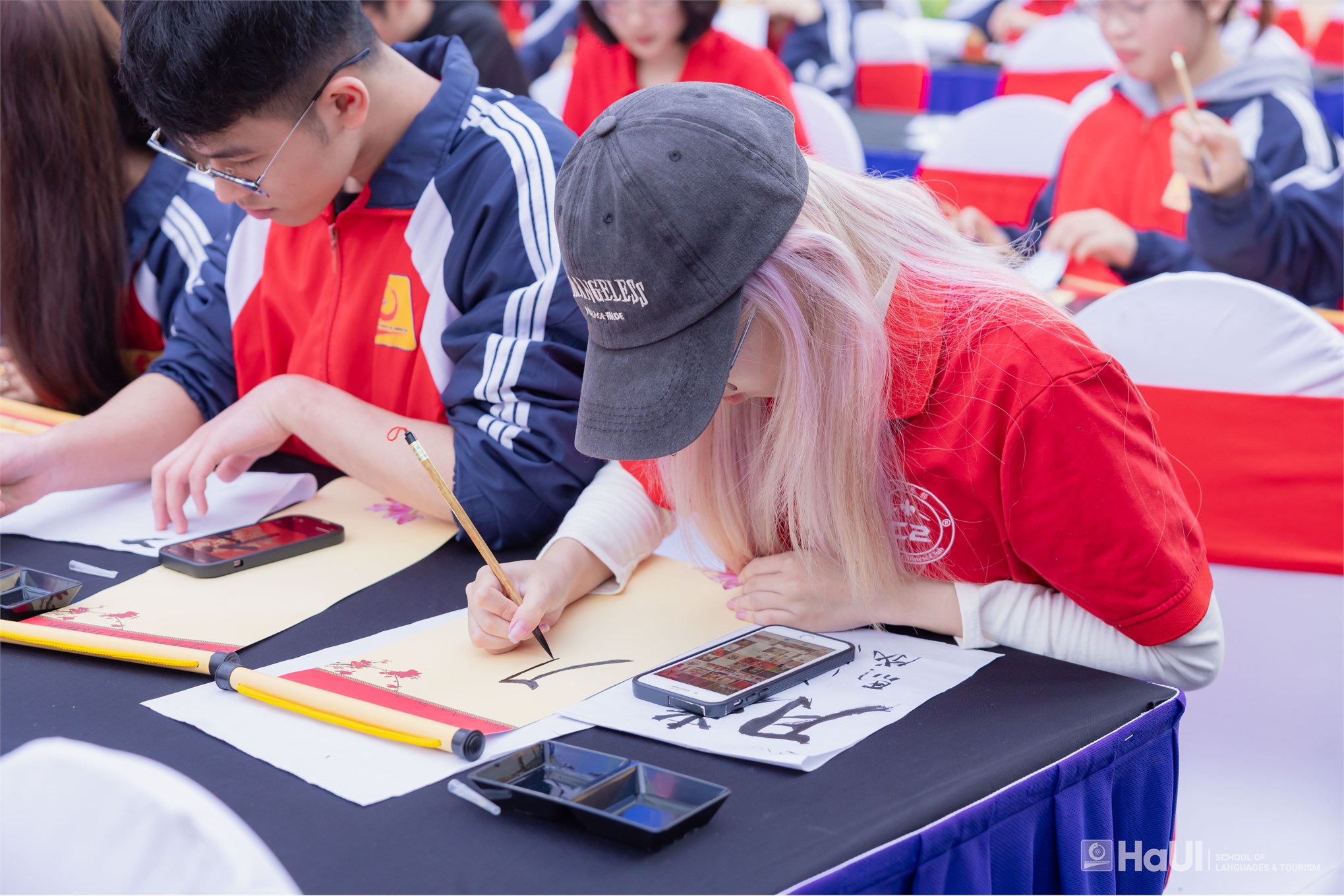 Nét chữ tài hoa 2026: Thông điệp bình an đầu xuân