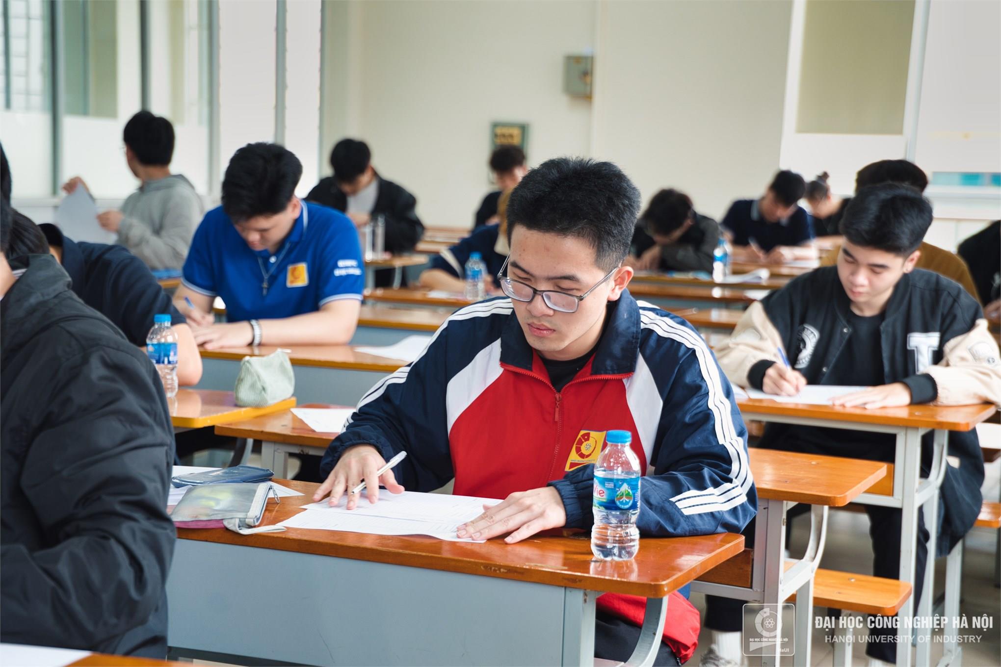 Học bổng khuyến khích học tập HaUI - Động lực trong hành trình trinh phục tương lai của sinh viên