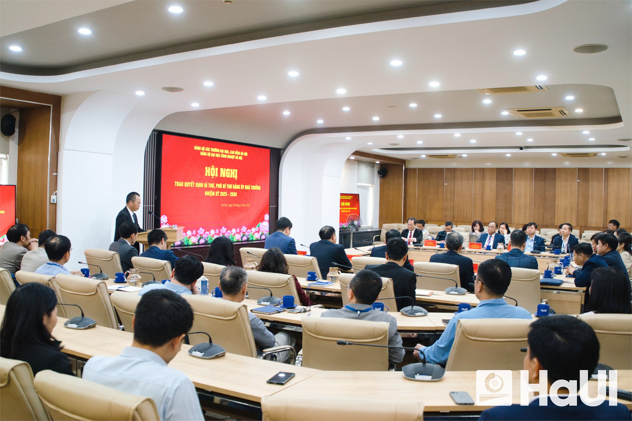 Đại học Công nghiệp Hà Nội tổ chức Hội nghị trao quyết định Bí thư, Phó Bí thư Đảng ủy nhiệm kỳ 2025 - 2030