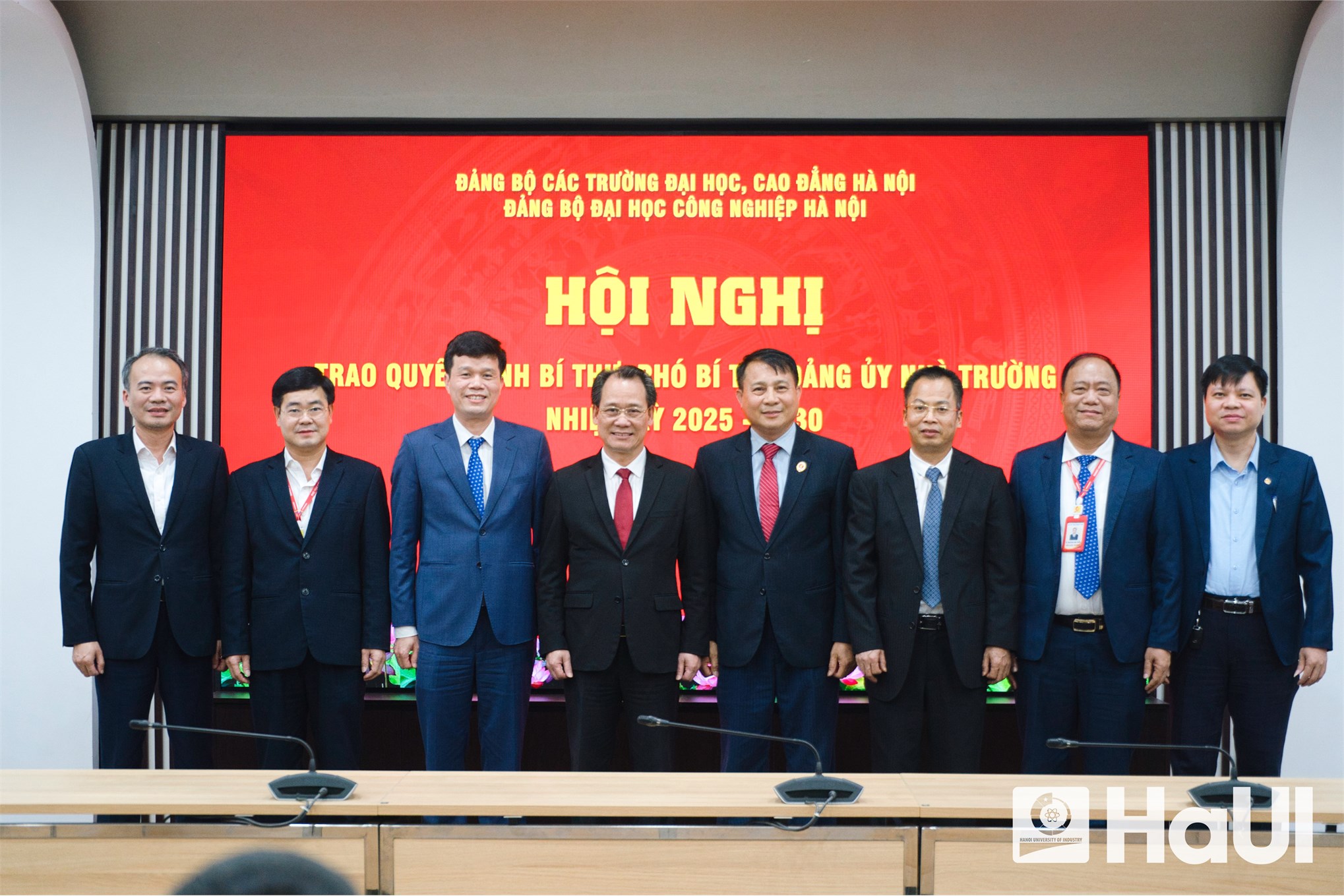 Đại học Công nghiệp Hà Nội tổ chức Hội nghị trao quyết định Bí thư, Phó Bí thư Đảng ủy nhiệm kỳ 2025 - 2030