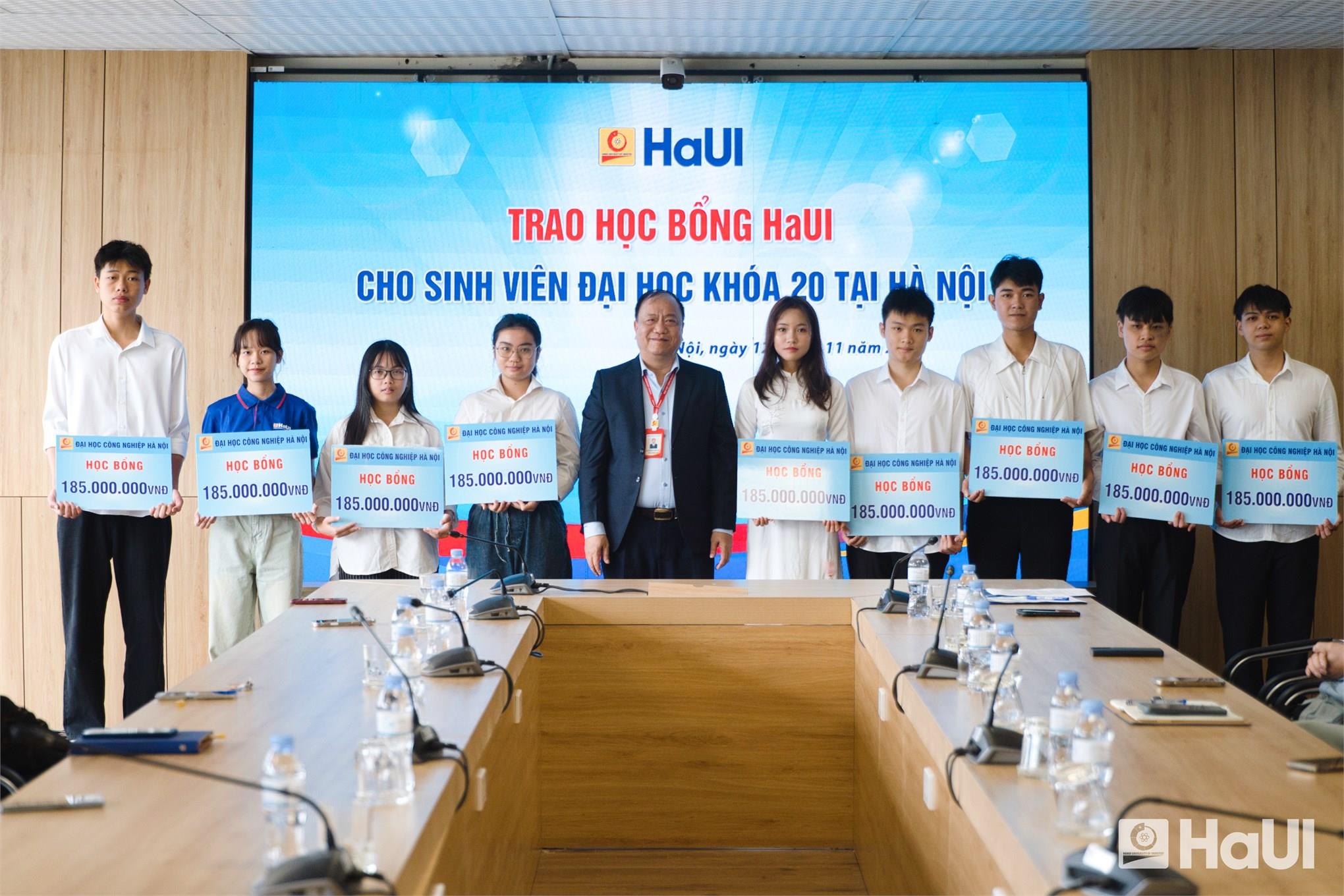 Học bổng HaUI 2025: Gần 9,5 tỷ đồng chắp cánh ước mơ cho sinh viên xuất sắc K20