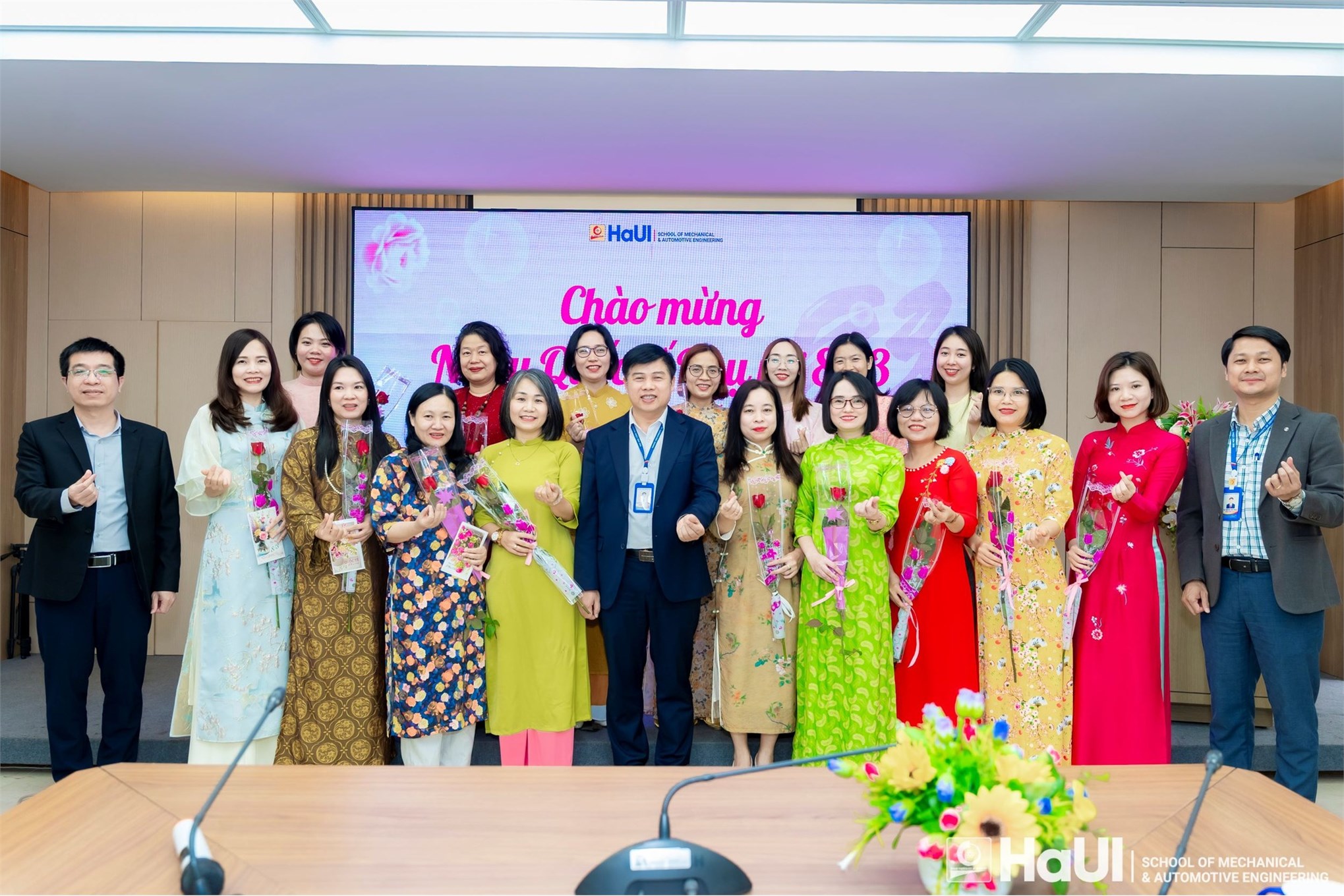 Khúc giao mùa tháng 3 - Sắc áo dài rực rỡ HaUI