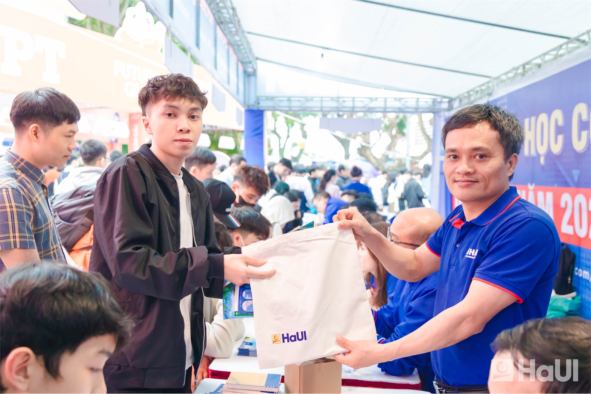 Đại học Công nghiệp Hà Nội chinh phục sĩ tử Thủ đô tại Ngày hội tư vấn tuyển sinh 2026