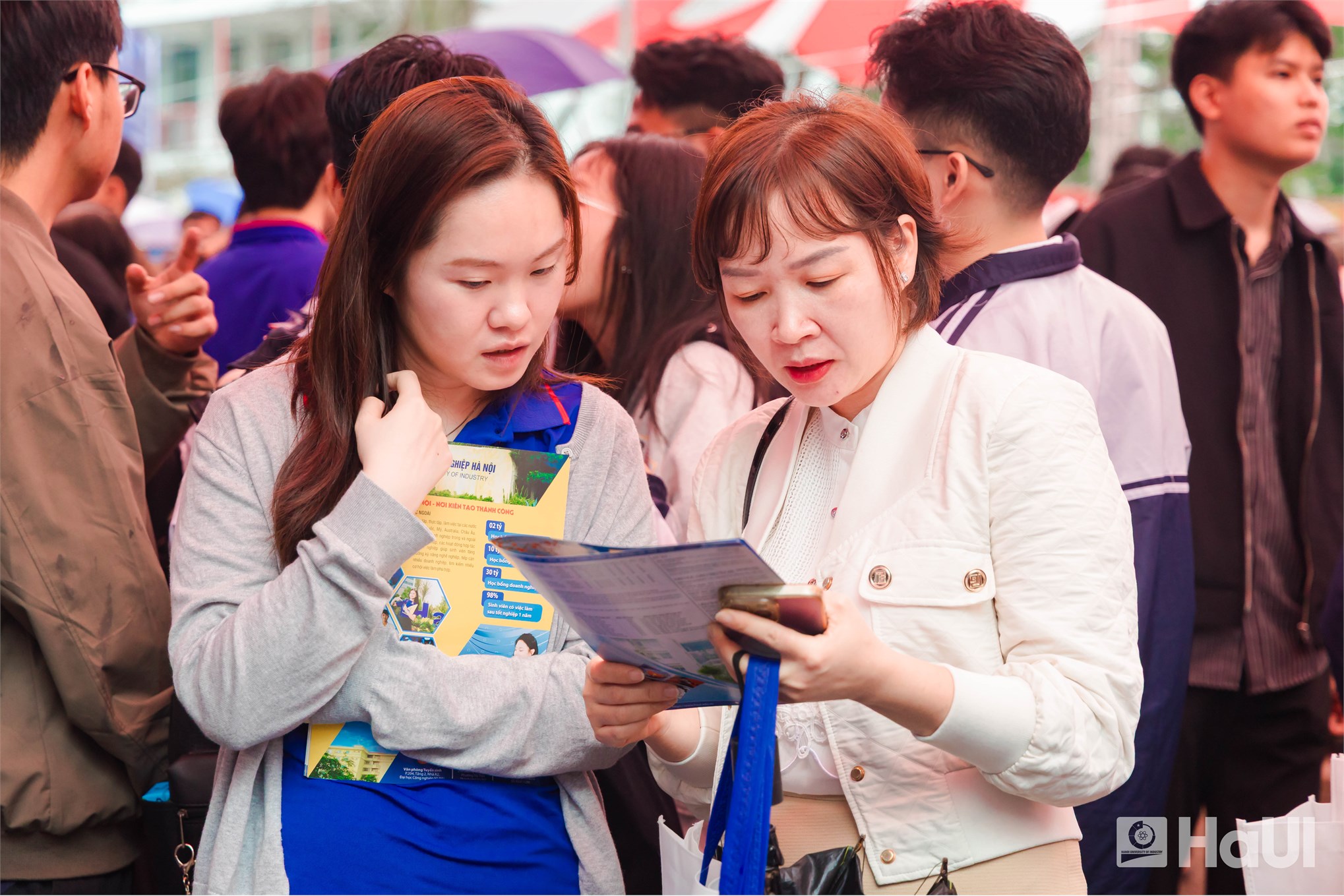 Đại học Công nghiệp Hà Nội chinh phục sĩ tử Thủ đô tại Ngày hội tư vấn tuyển sinh 2026