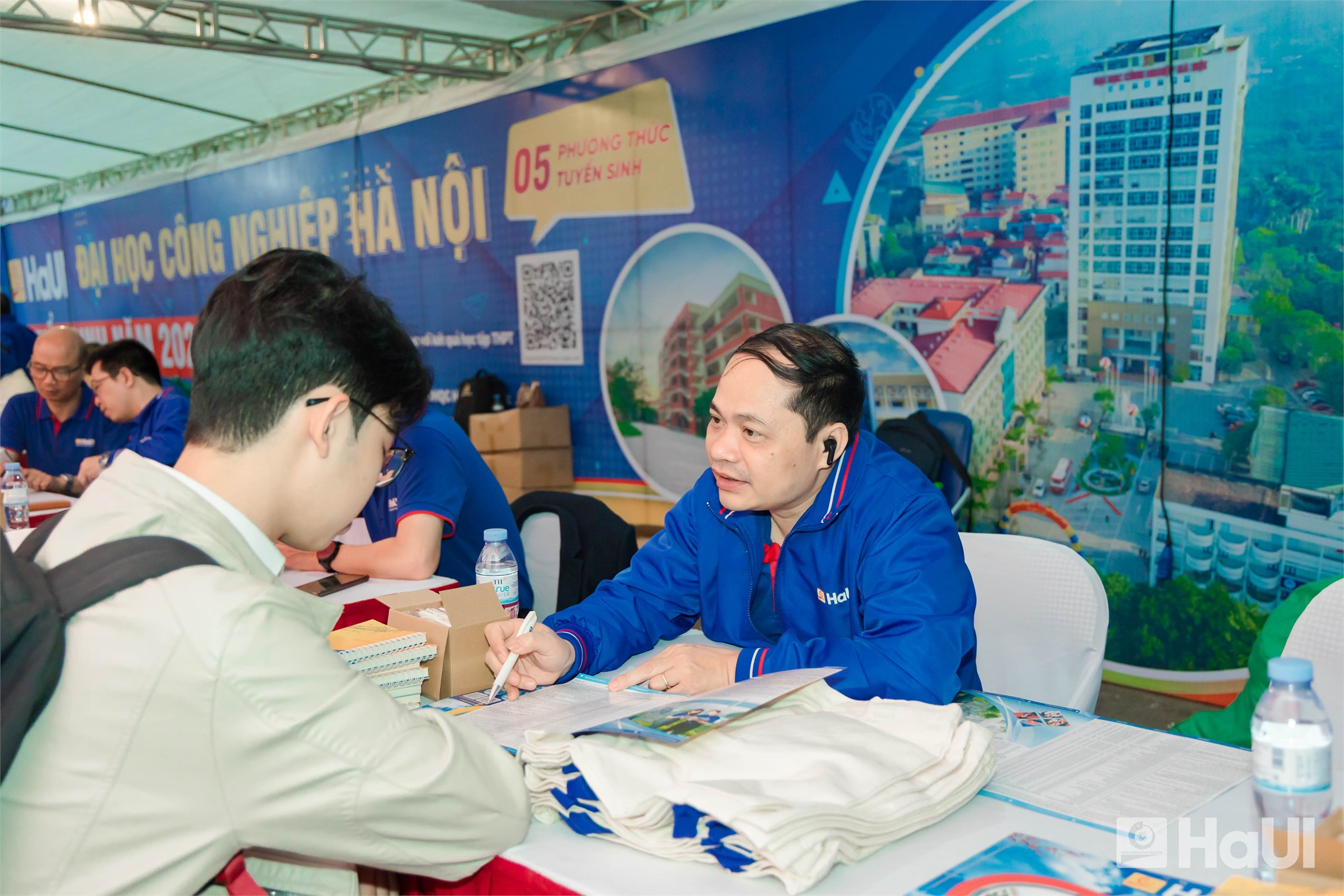 Đại học Công nghiệp Hà Nội chinh phục sĩ tử Thủ đô tại Ngày hội tư vấn tuyển sinh 2026