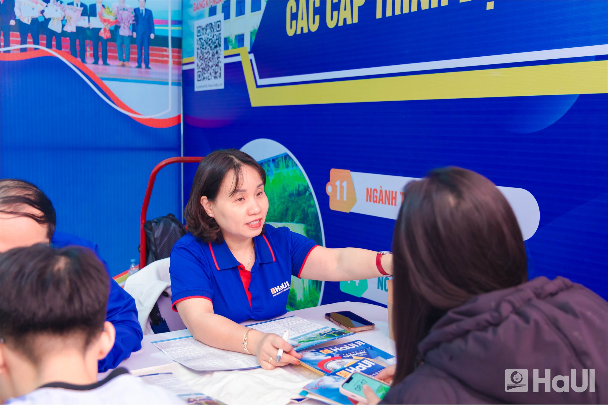 Đại học Công nghiệp Hà Nội chinh phục sĩ tử Thủ đô tại Ngày hội tư vấn tuyển sinh 2026