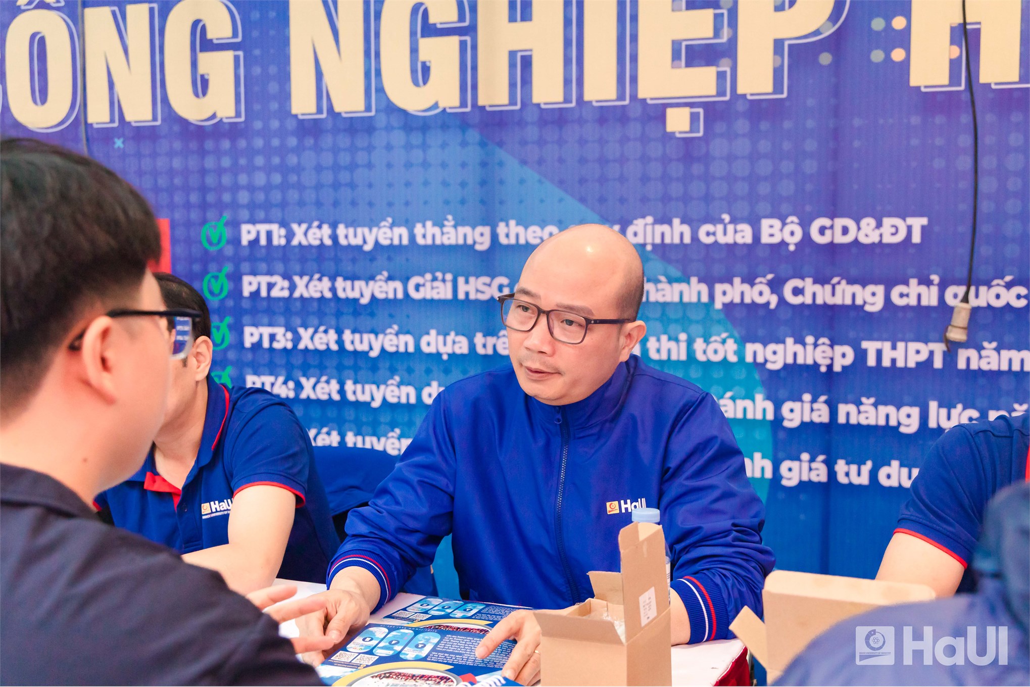 Đại học Công nghiệp Hà Nội chinh phục sĩ tử Thủ đô tại Ngày hội tư vấn tuyển sinh 2026