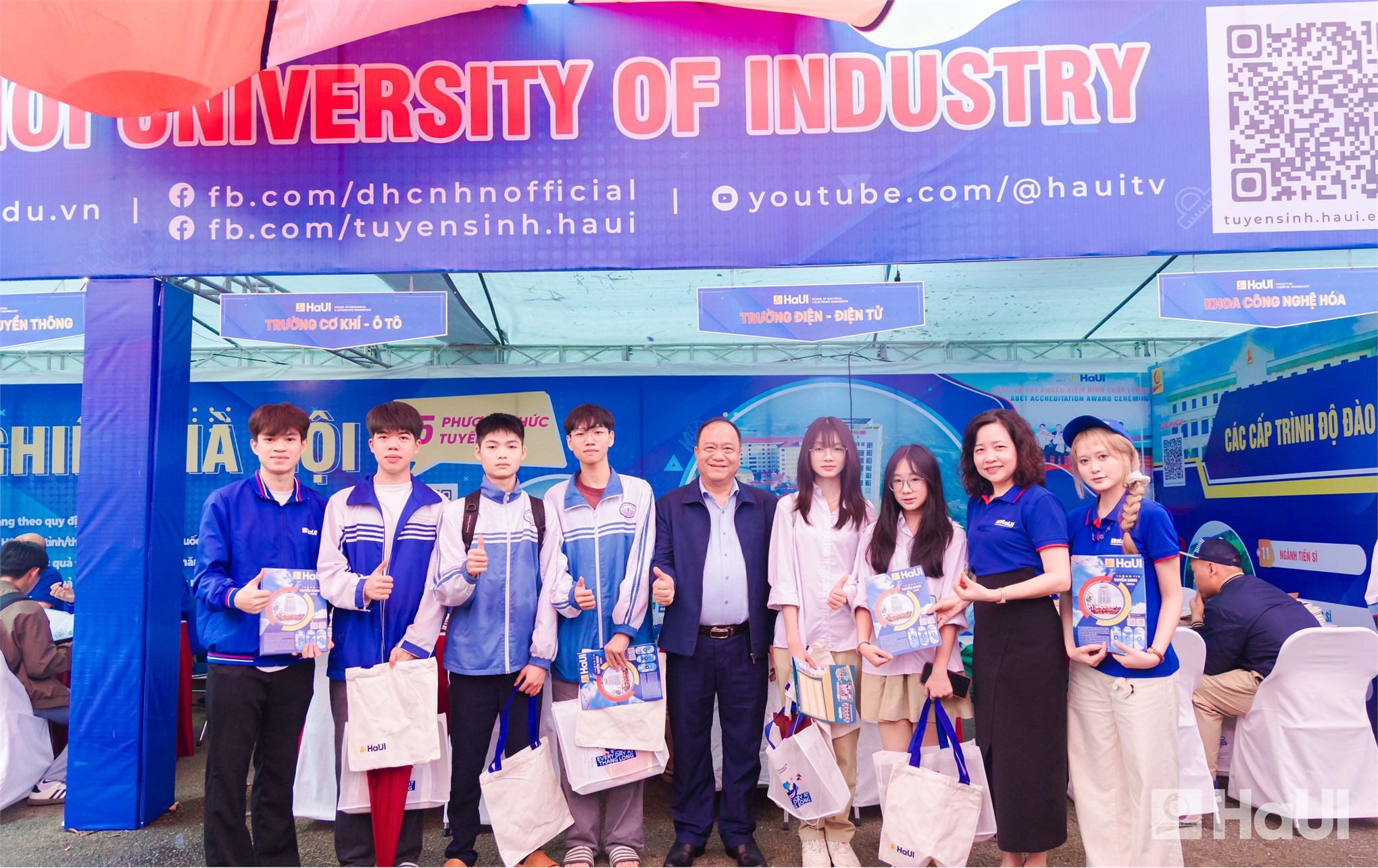 Đại học Công nghiệp Hà Nội chinh phục sĩ tử Thủ đô tại Ngày hội tư vấn tuyển sinh 2026