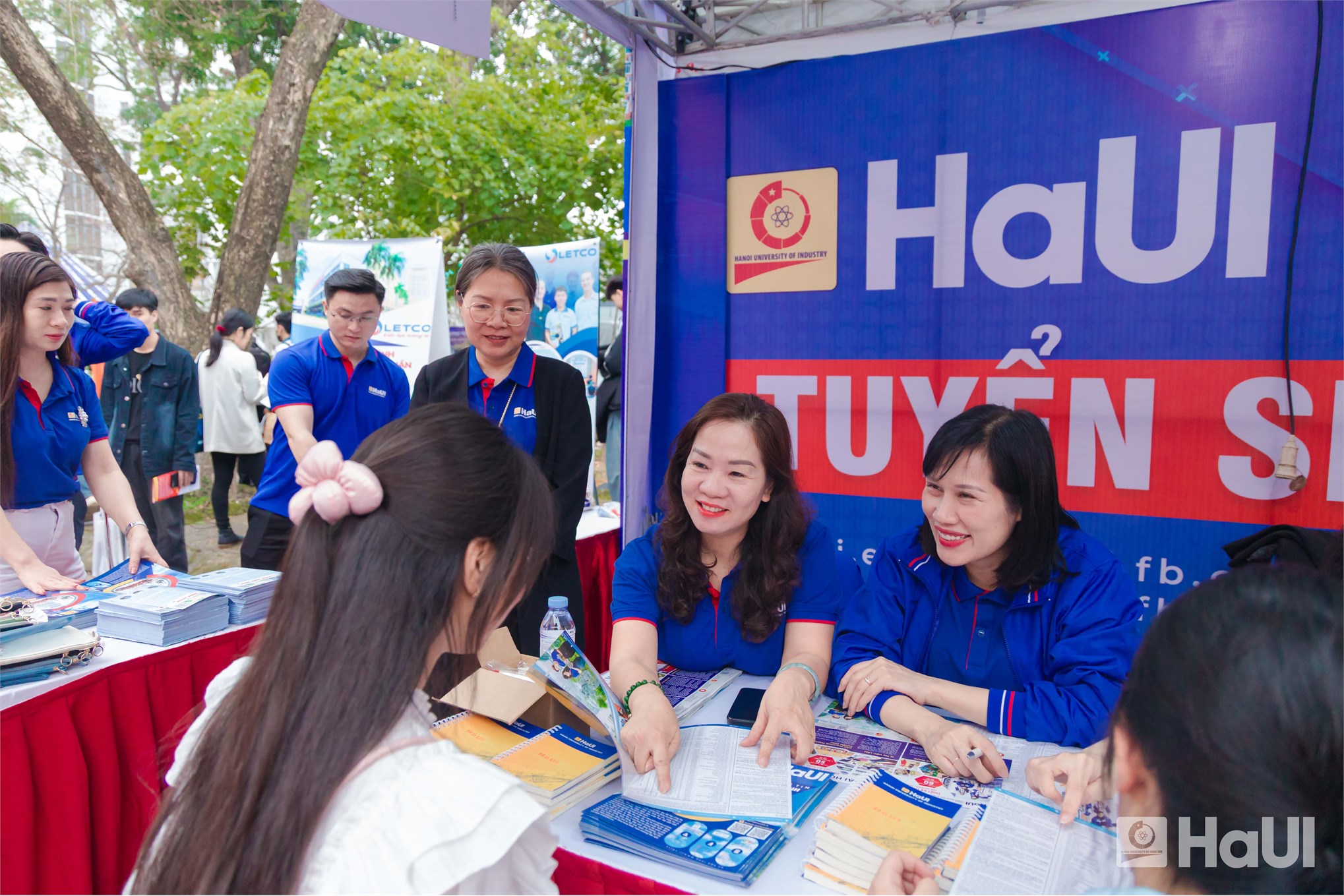 Đại học Công nghiệp Hà Nội chinh phục sĩ tử Thủ đô tại Ngày hội tư vấn tuyển sinh 2026