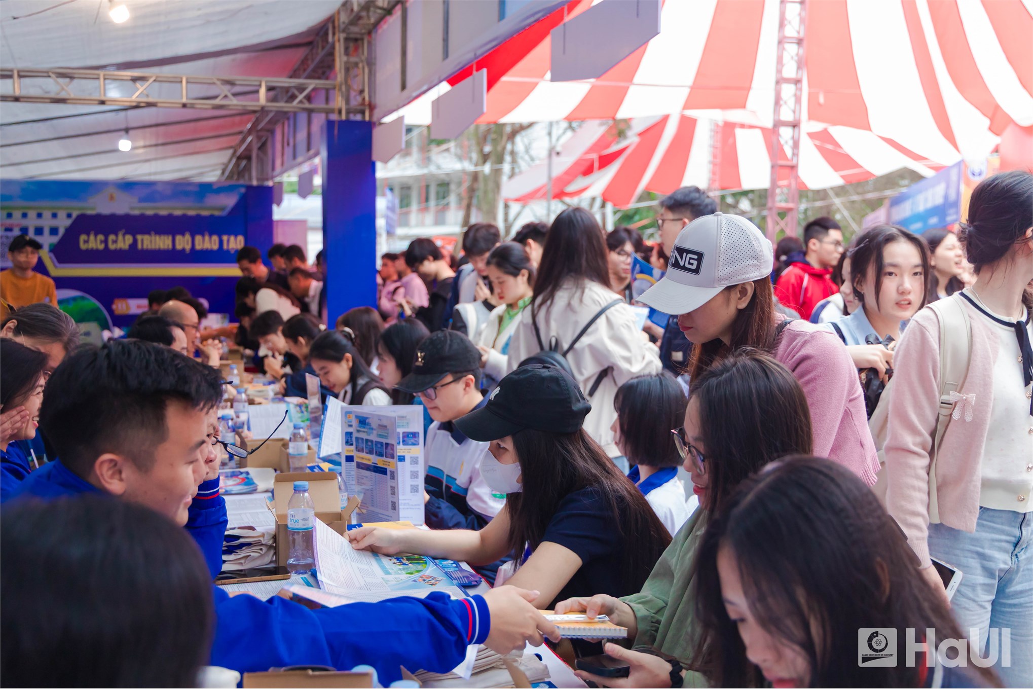 Đại học Công nghiệp Hà Nội chinh phục sĩ tử Thủ đô tại Ngày hội tư vấn tuyển sinh 2026