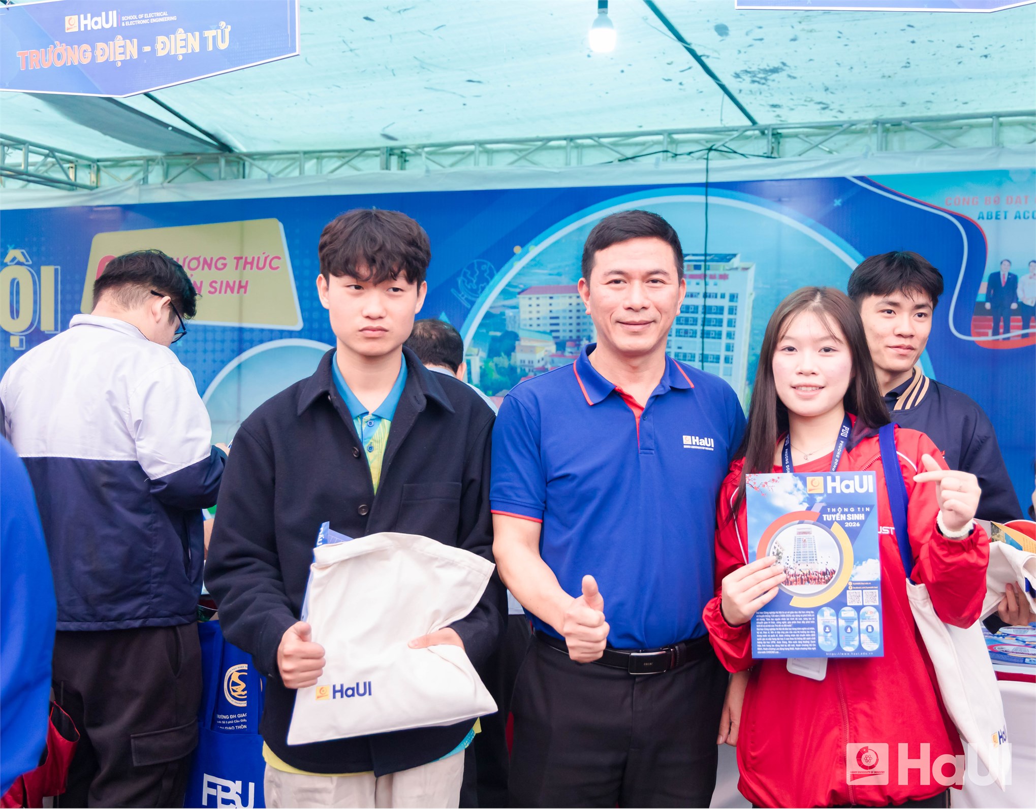 Đại học Công nghiệp Hà Nội chinh phục sĩ tử Thủ đô tại Ngày hội tư vấn tuyển sinh 2026