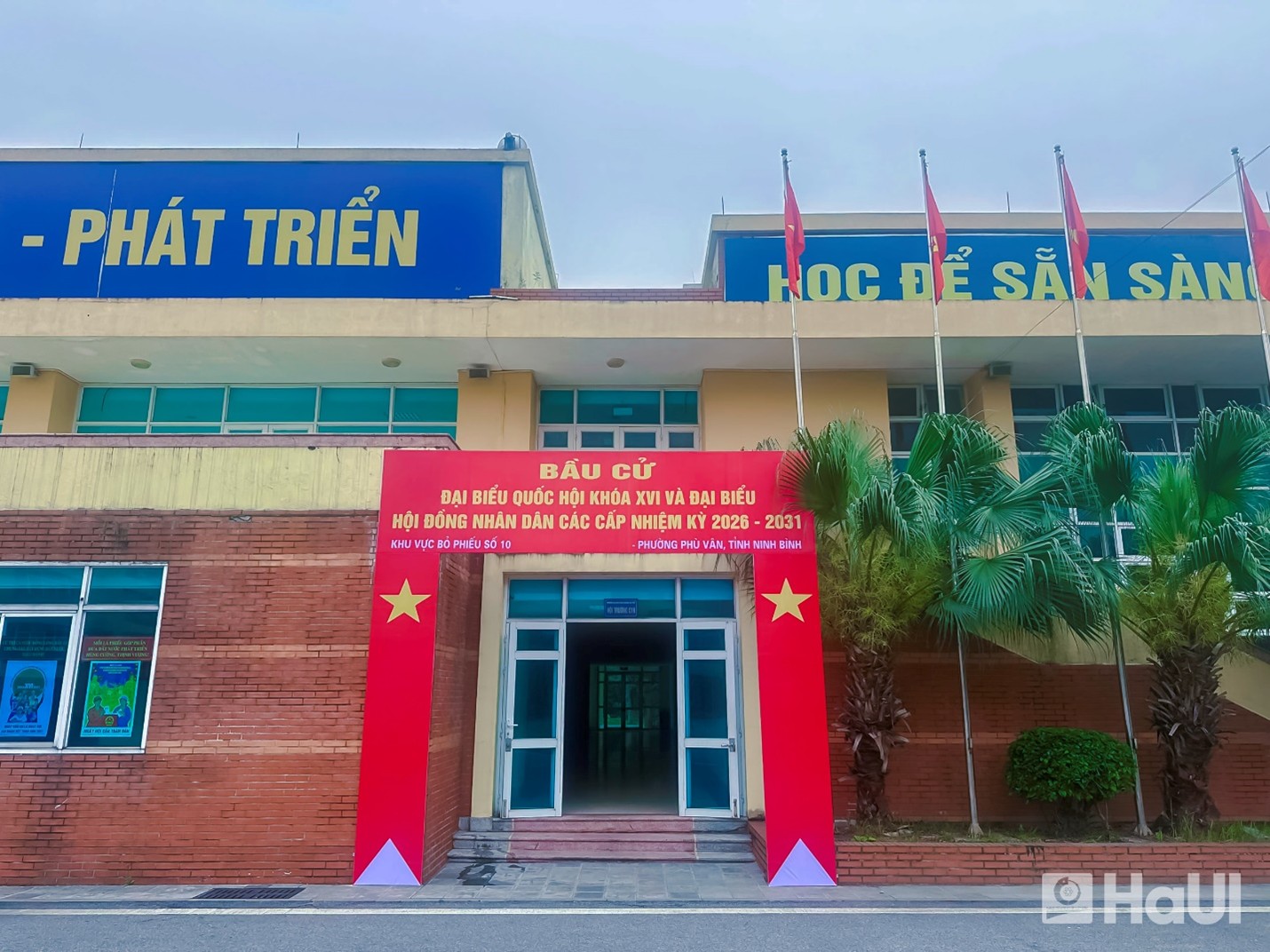 Cử tri Đại học Công nghiệp Hà Nội rạng rỡ niềm tin trước Ngày hội non sông