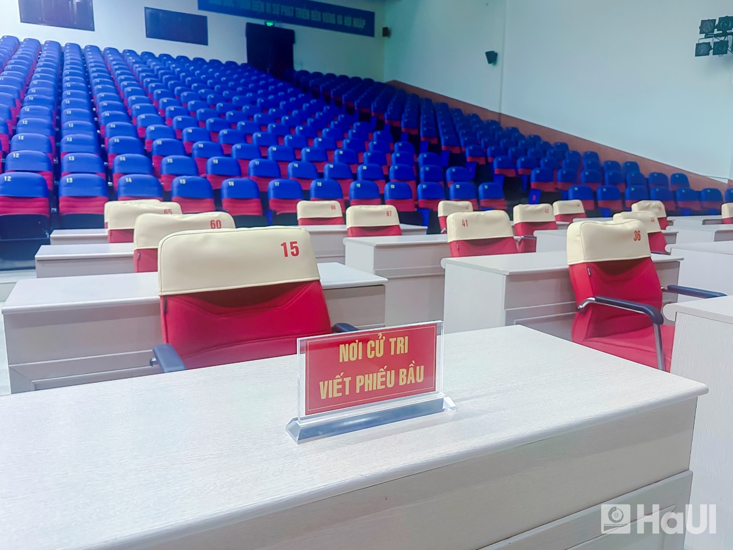 Cử tri Đại học Công nghiệp Hà Nội rạng rỡ niềm tin trước Ngày hội non sông