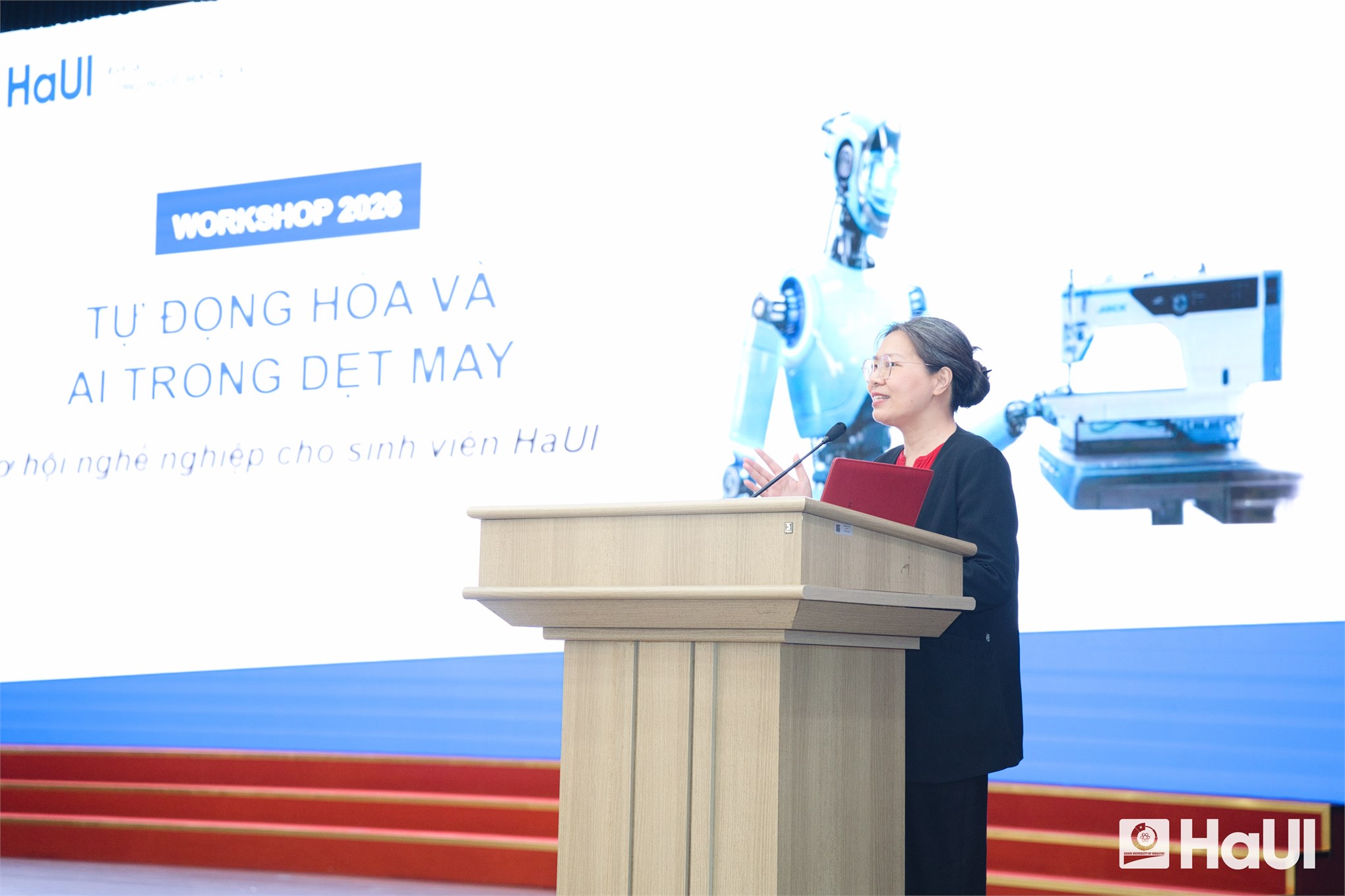 Workshop `Tự động hóa và trí tuệ nhân tạo trong ngành dệt may` tại Đại học Công nghiệp Hà Nội