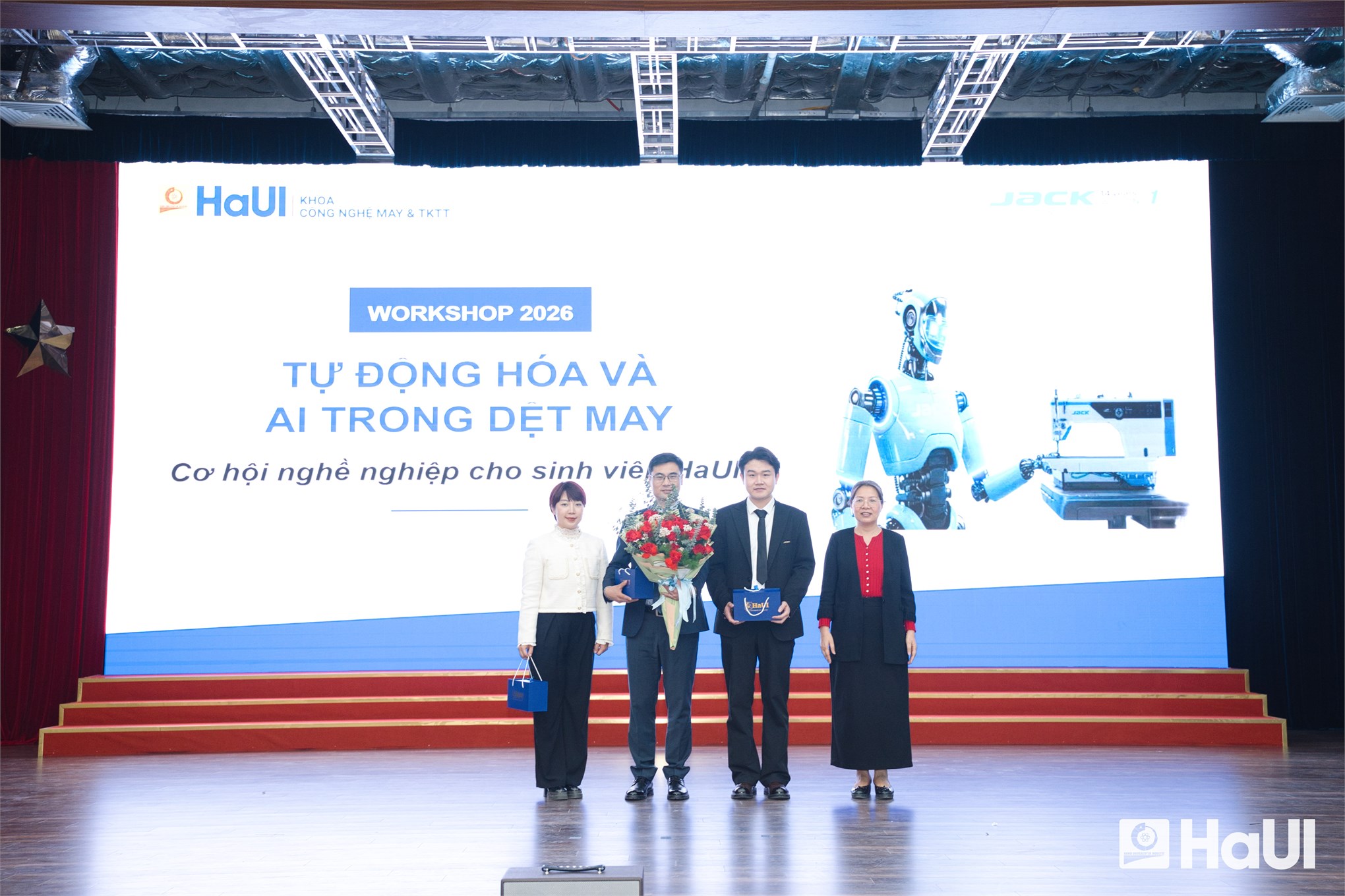 Workshop `Tự động hóa và trí tuệ nhân tạo trong ngành dệt may` tại Đại học Công nghiệp Hà Nội