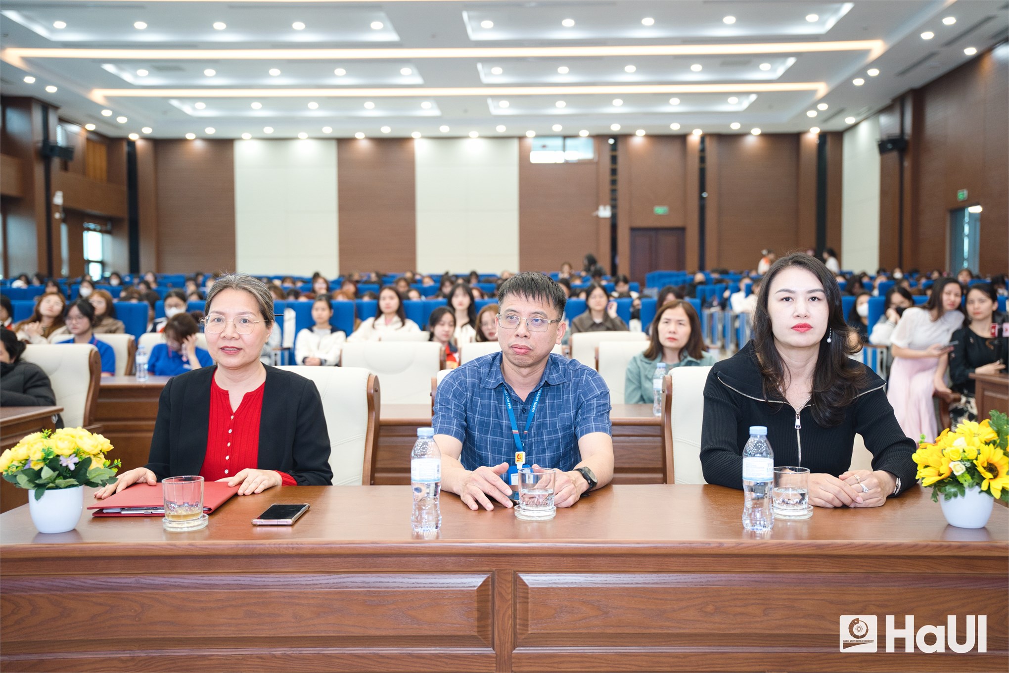 Workshop `Tự động hóa và trí tuệ nhân tạo trong ngành dệt may` tại Đại học Công nghiệp Hà Nội