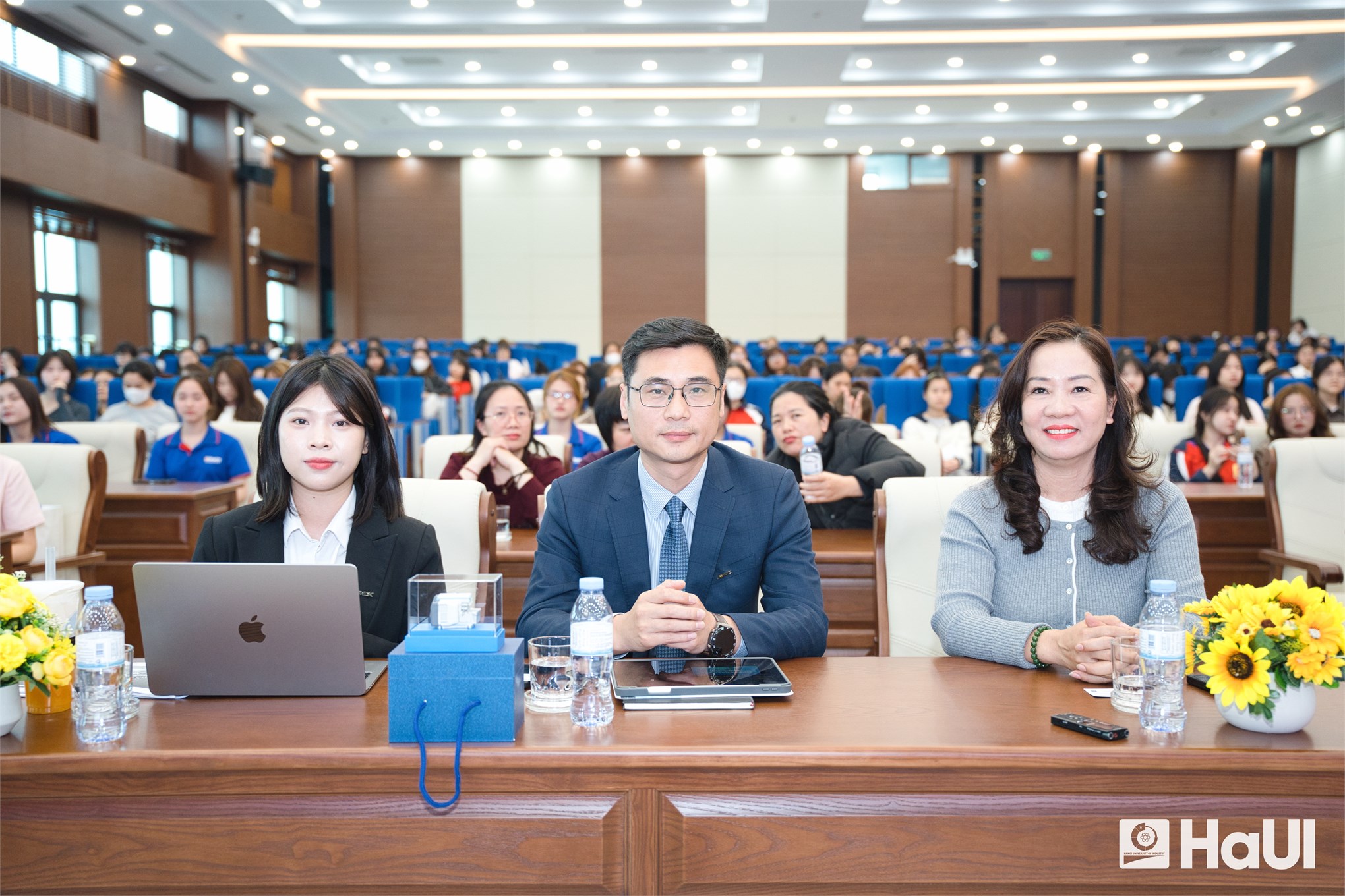 Workshop `Tự động hóa và trí tuệ nhân tạo trong ngành dệt may` tại Đại học Công nghiệp Hà Nội