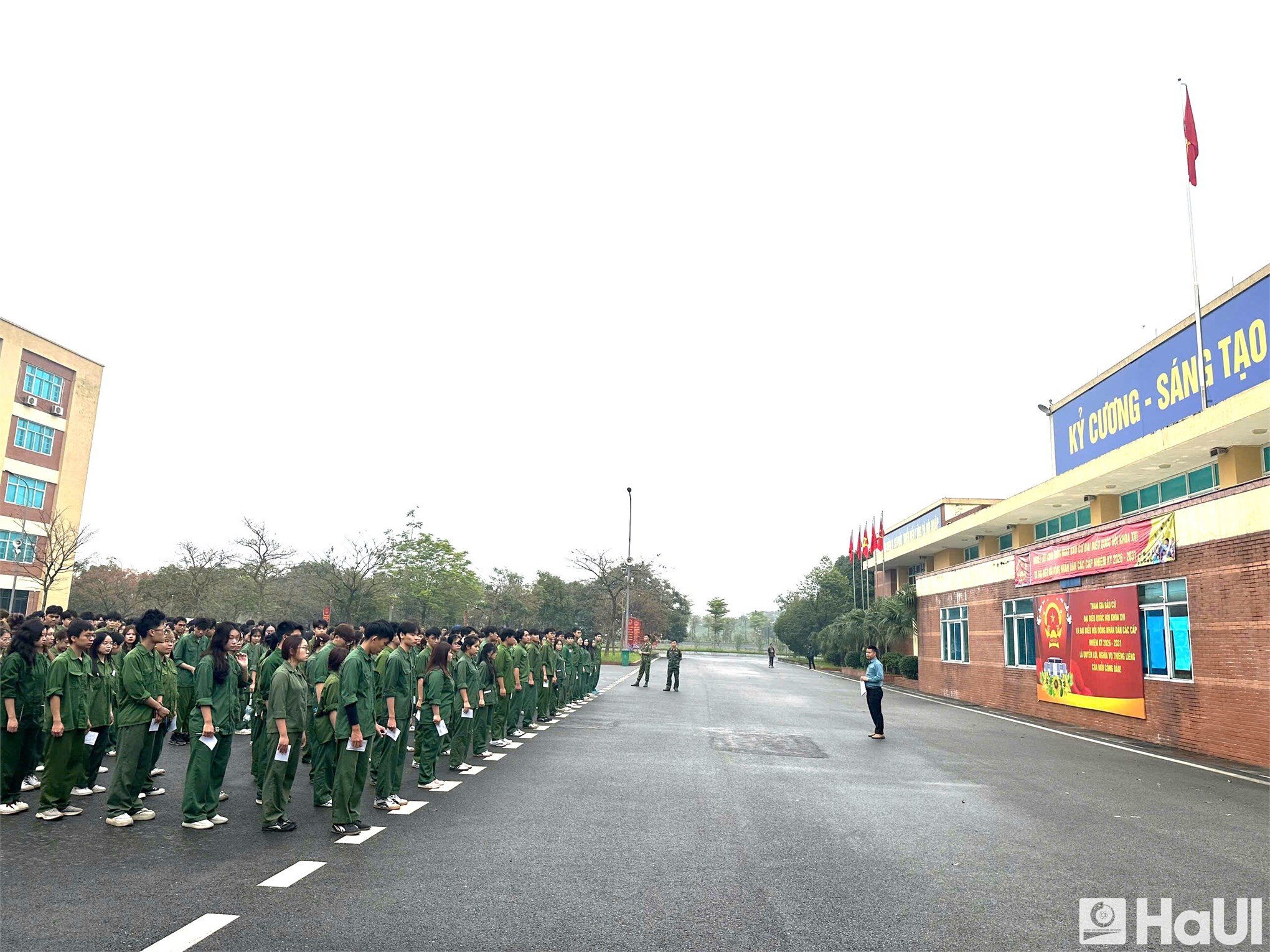 Rộn ràng ngày bầu cử tại khu vực bỏ phiếu số 10 – Cơ sở 3 Đại học Công nghiệp Hà Nội