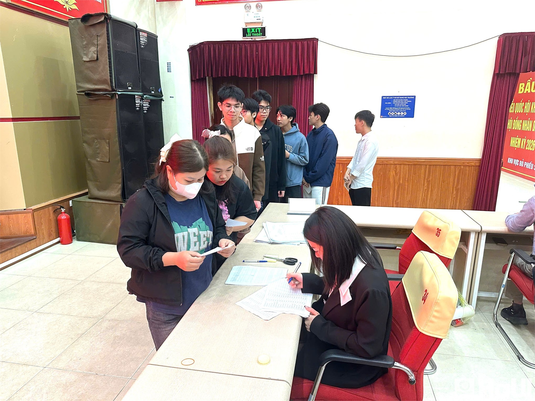 Rộn ràng ngày bầu cử tại khu vực bỏ phiếu số 10 – Cơ sở 3 Đại học Công nghiệp Hà Nội