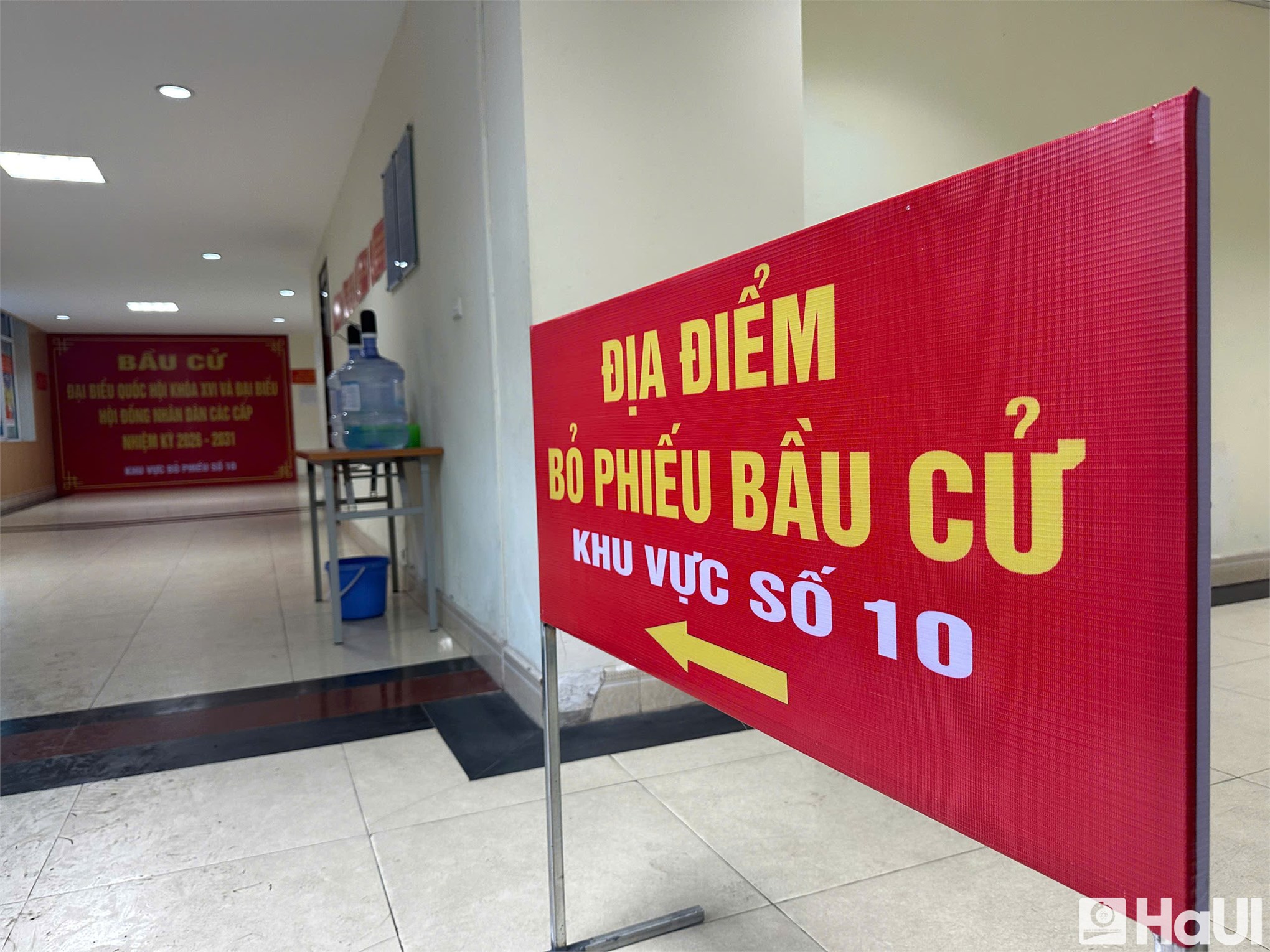 Rộn ràng ngày bầu cử tại khu vực bỏ phiếu số 10 – Cơ sở 3 Đại học Công nghiệp Hà Nội