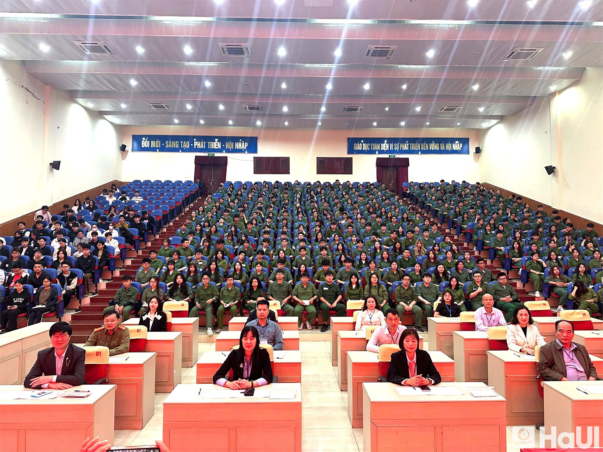 Rộn ràng ngày bầu cử tại khu vực bỏ phiếu số 10 – Cơ sở 3 Đại học Công nghiệp Hà Nội