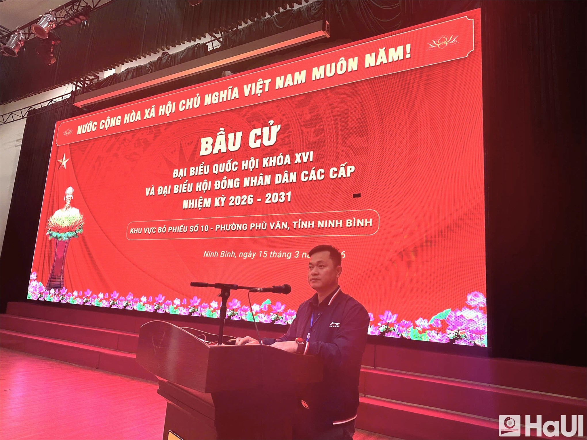 Rộn ràng ngày bầu cử tại khu vực bỏ phiếu số 10 – Cơ sở 3 Đại học Công nghiệp Hà Nội