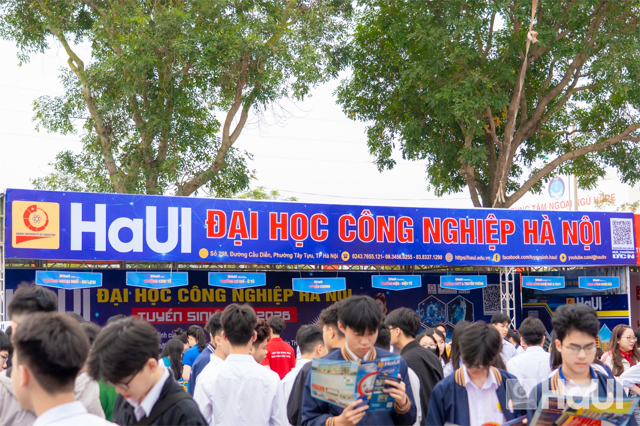 Học sinh đất Cảng `giải mã` khát vọng nghề nghiệp cùng đội ngũ chuyên gia HaUI