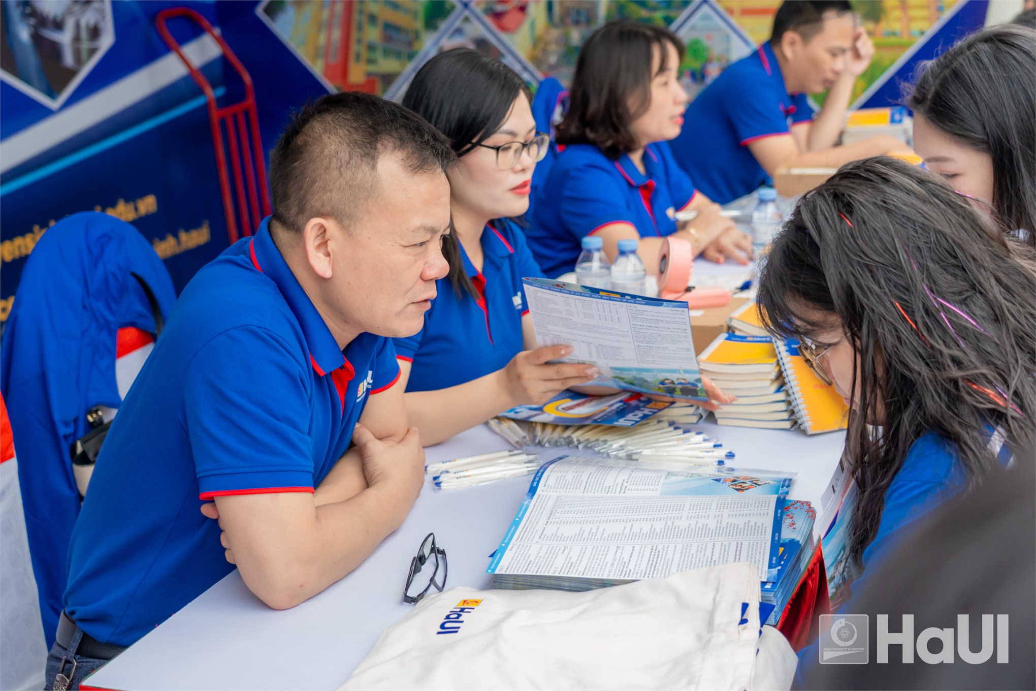 Học sinh đất Cảng `giải mã` khát vọng nghề nghiệp cùng đội ngũ chuyên gia HaUI