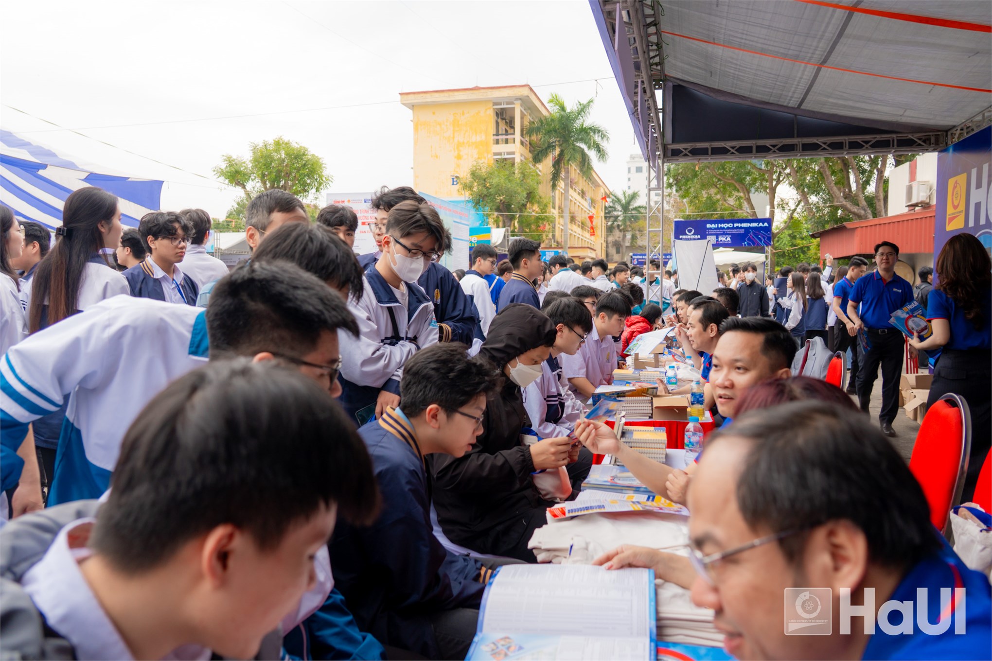 Học sinh đất Cảng `giải mã` khát vọng nghề nghiệp cùng đội ngũ chuyên gia HaUI