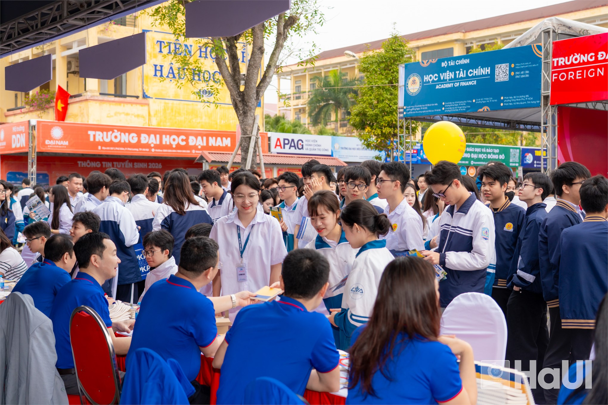 Học sinh đất Cảng `giải mã` khát vọng nghề nghiệp cùng đội ngũ chuyên gia HaUI