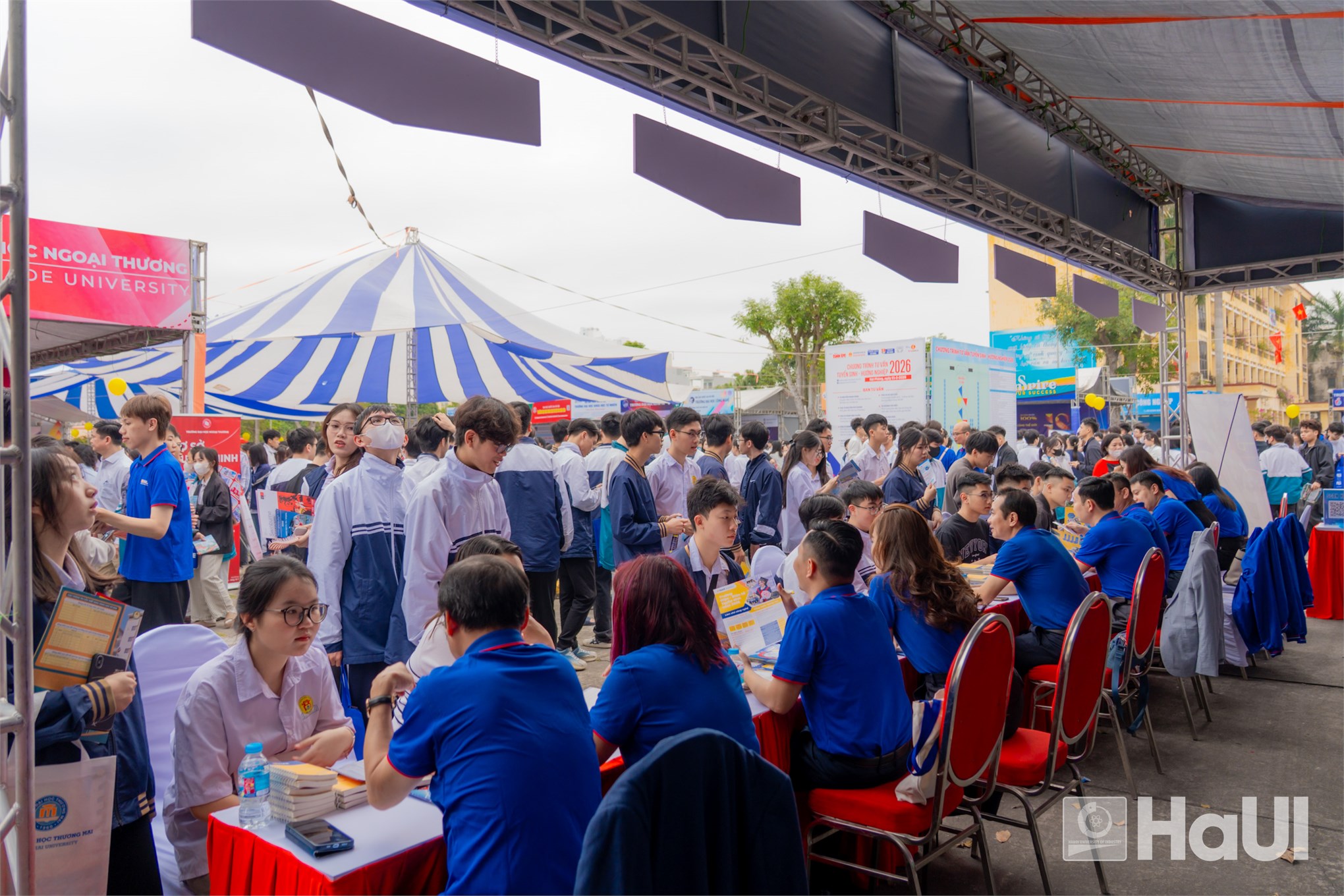 Học sinh đất Cảng `giải mã` khát vọng nghề nghiệp cùng đội ngũ chuyên gia HaUI