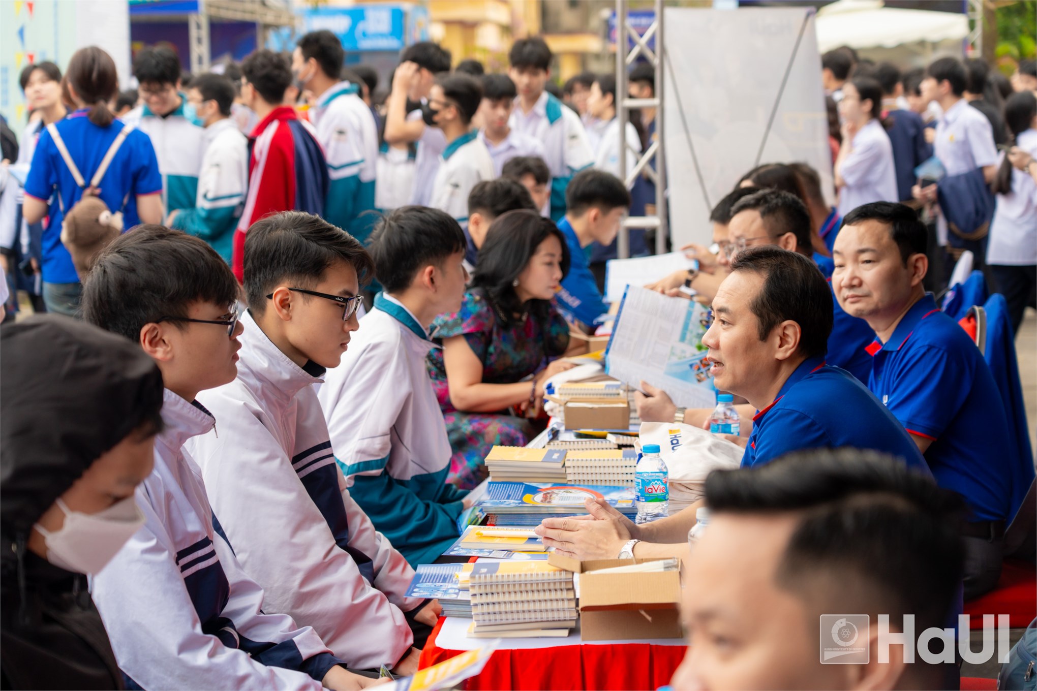 Học sinh đất Cảng `giải mã` khát vọng nghề nghiệp cùng đội ngũ chuyên gia HaUI