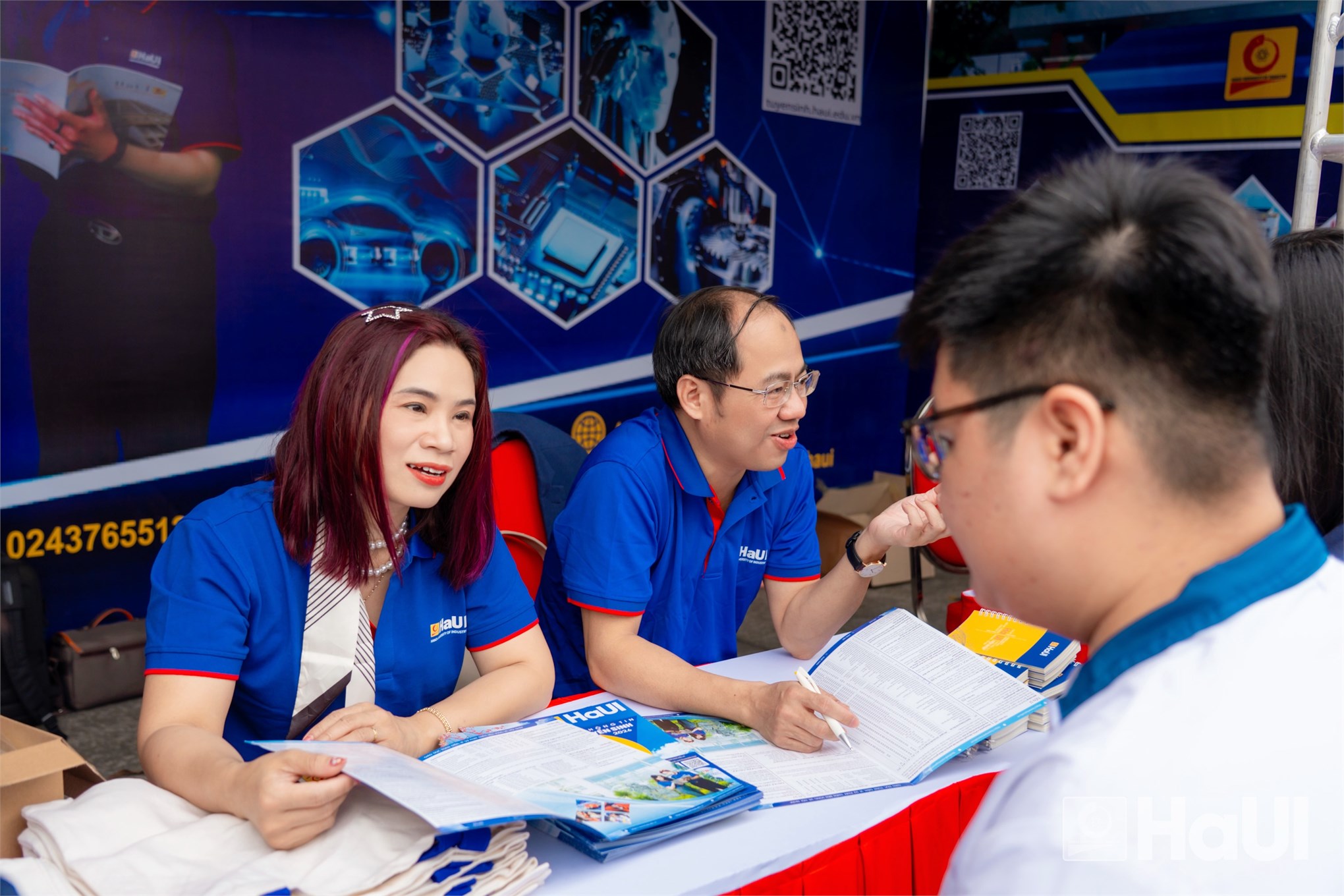 Học sinh đất Cảng `giải mã` khát vọng nghề nghiệp cùng đội ngũ chuyên gia HaUI